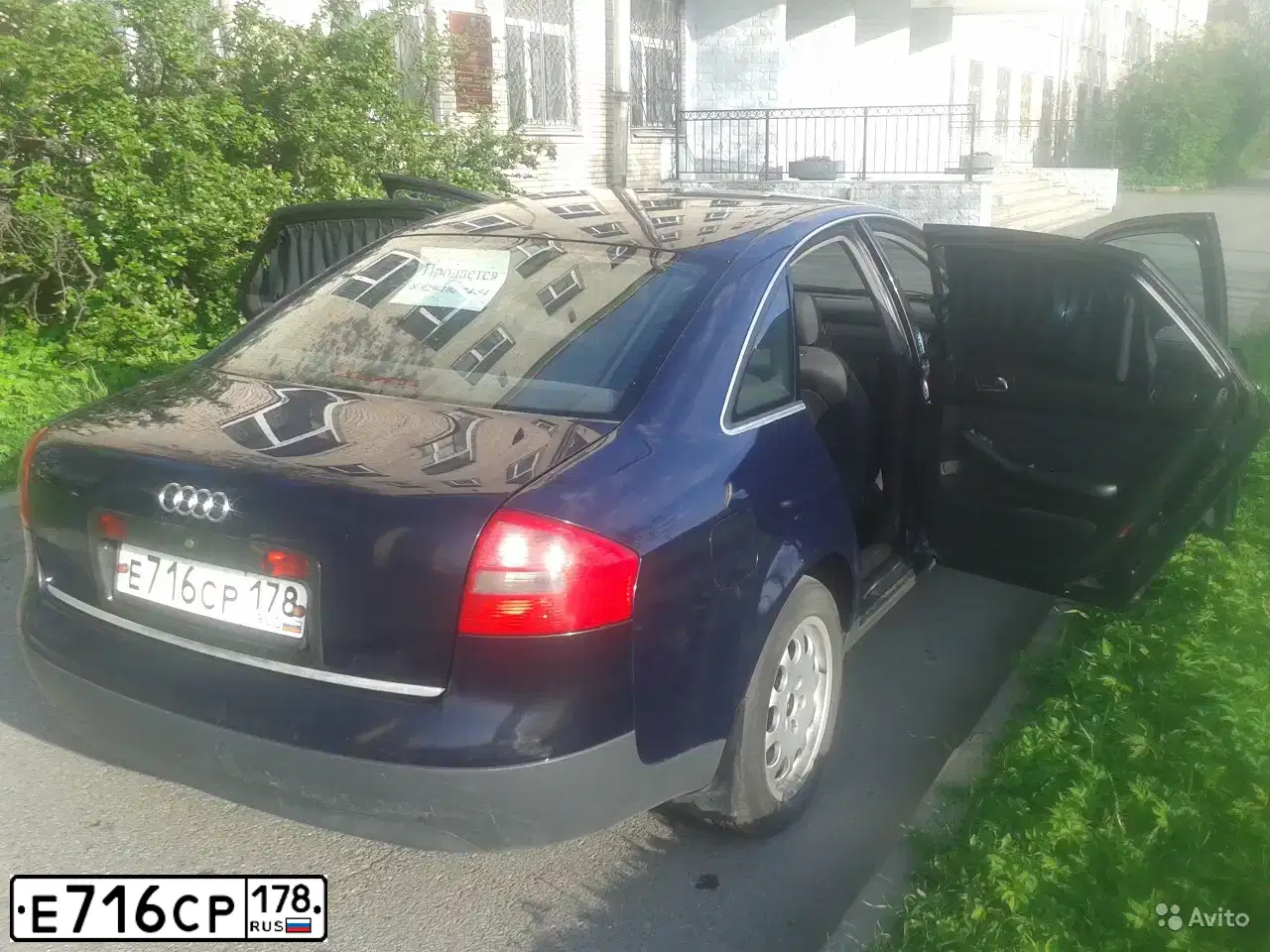 Фото автомобиля AUDI A6, 2000 — госномер Е716СР178. Цвет: Темно-синий