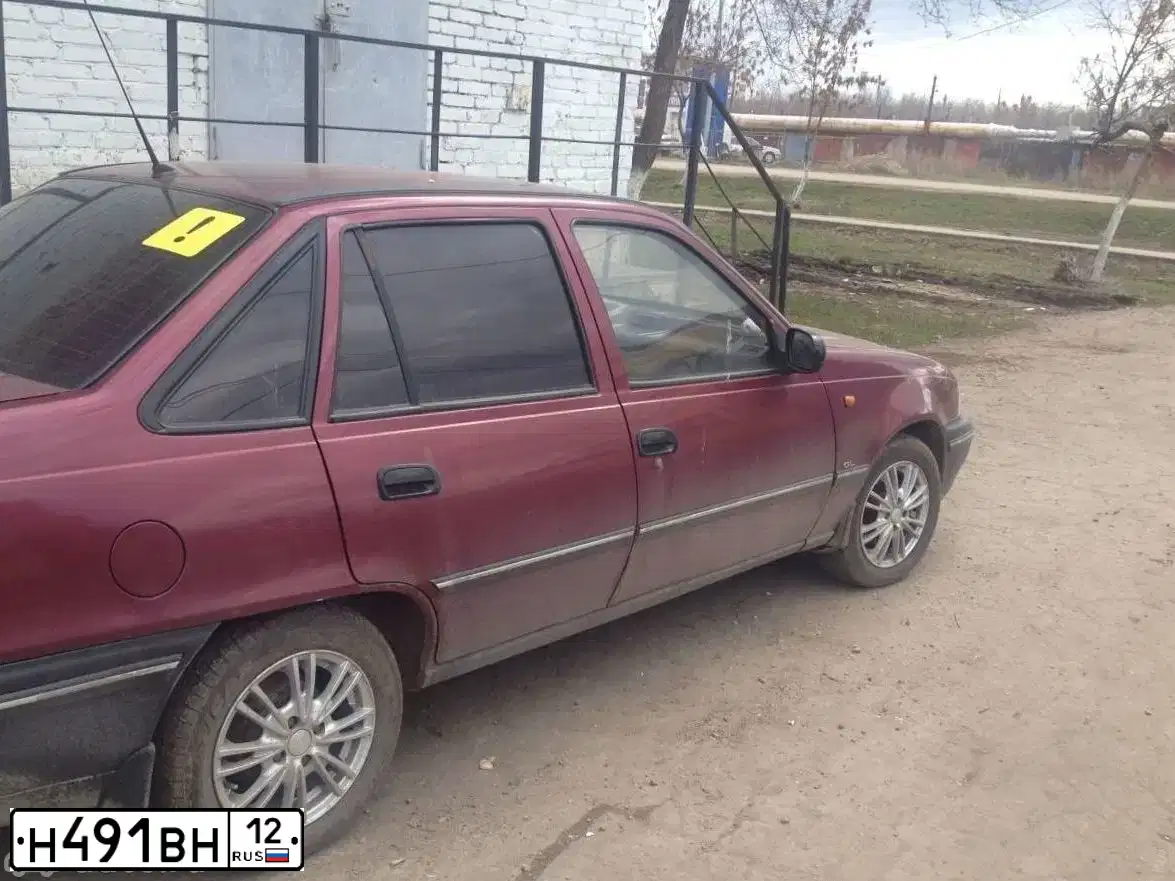Фото автомобиля DAEWOO NEXIA, 2005 — госномер Н898СК82. Цвет: БОРДОВЫЙ