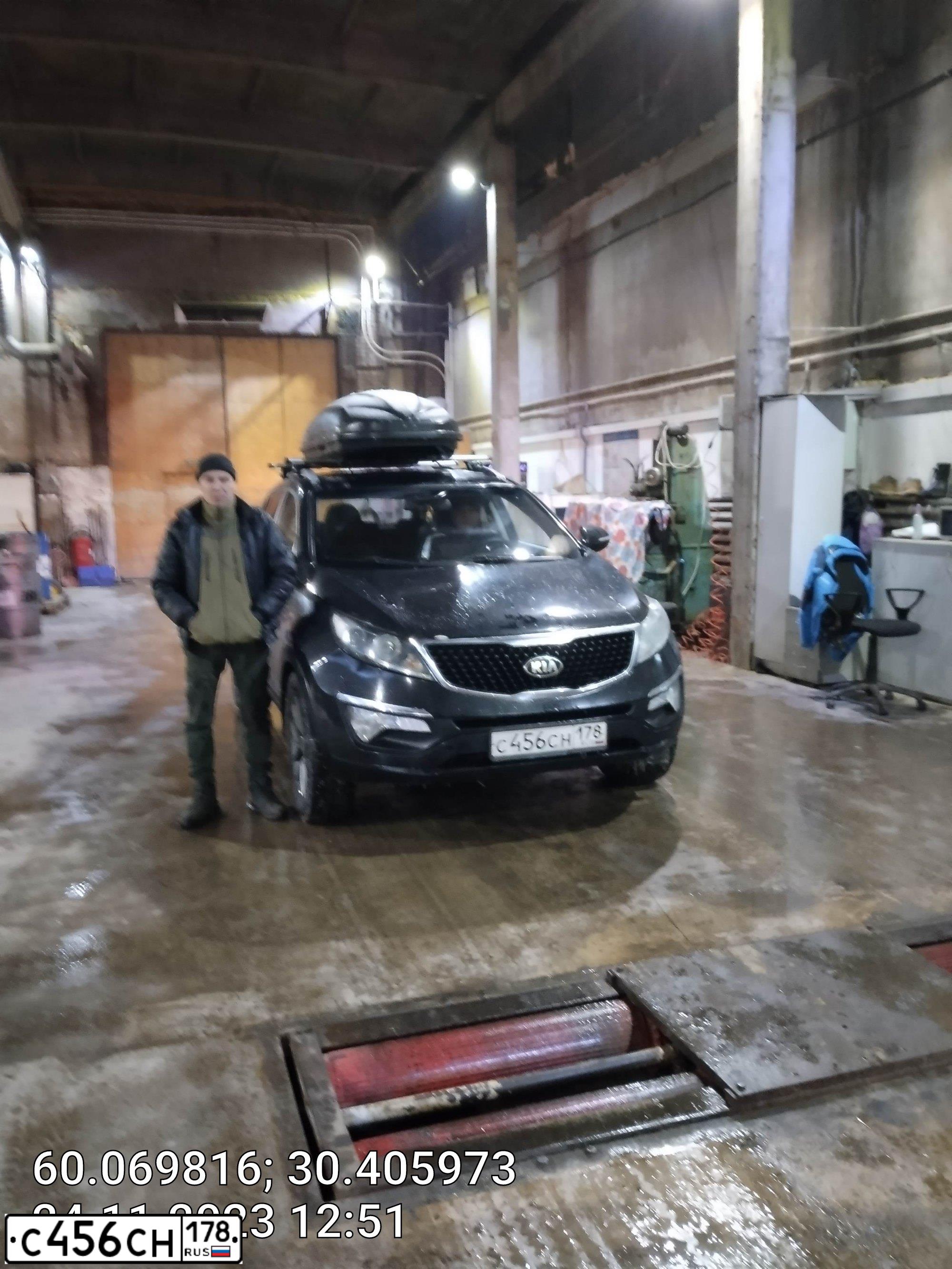 Фото автомобиля KIA SPORTAGE, 2014 — госномер К642ОК147. Цвет: ЧЕРНЫЙ ПЕРЛАМУТР