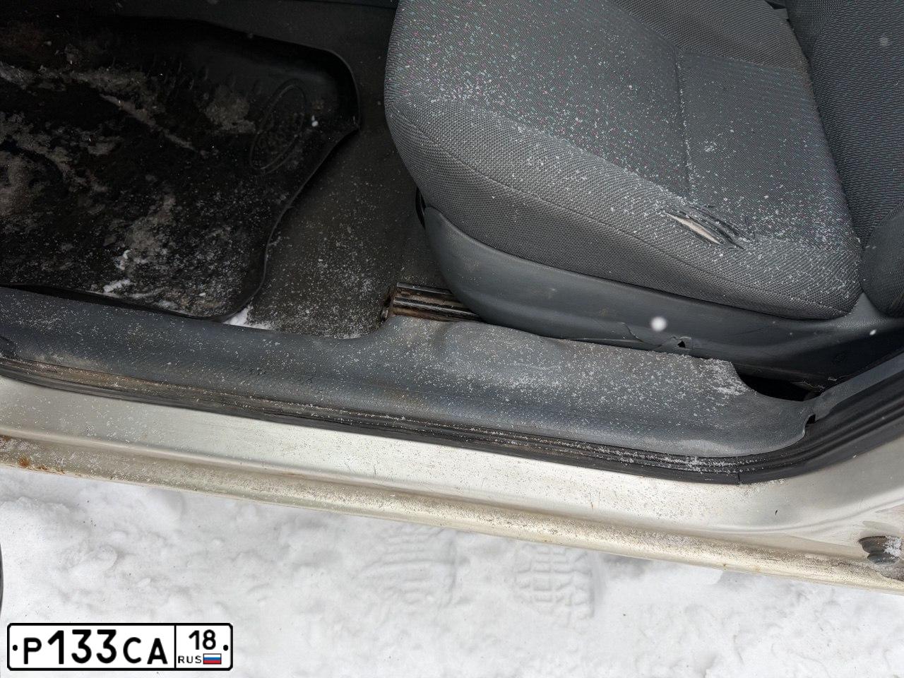 Фото автомобиля SKODA FELICIA, 1996 — госномер Р133СА18. Цвет: СЕРЕБРИСТЫЙ