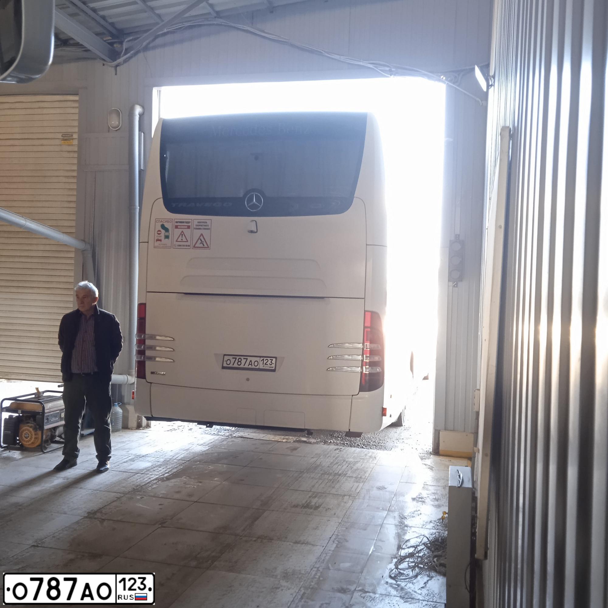 Фото автомобиля MERCEDES O 580 TRAVEGO, 2008 — госномер О787АО123. Цвет: МНОГОЦВЕТНЫЙ