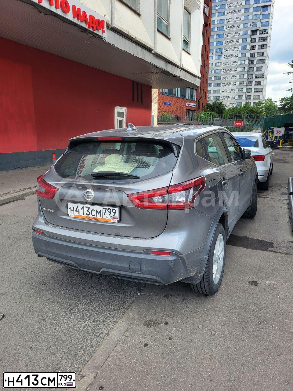 Фото автомобиля NISSAN QASHQAI, 2019 — госномер Н413СМ799. Цвет: СЕРЫЙ