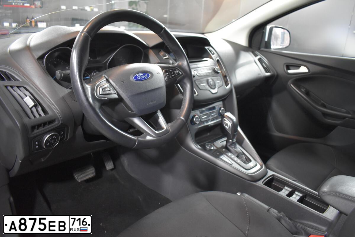 Фото автомобиля FORD FOCUS, 2017 — госномер О573НК136. Цвет: БЕЛЫЙ