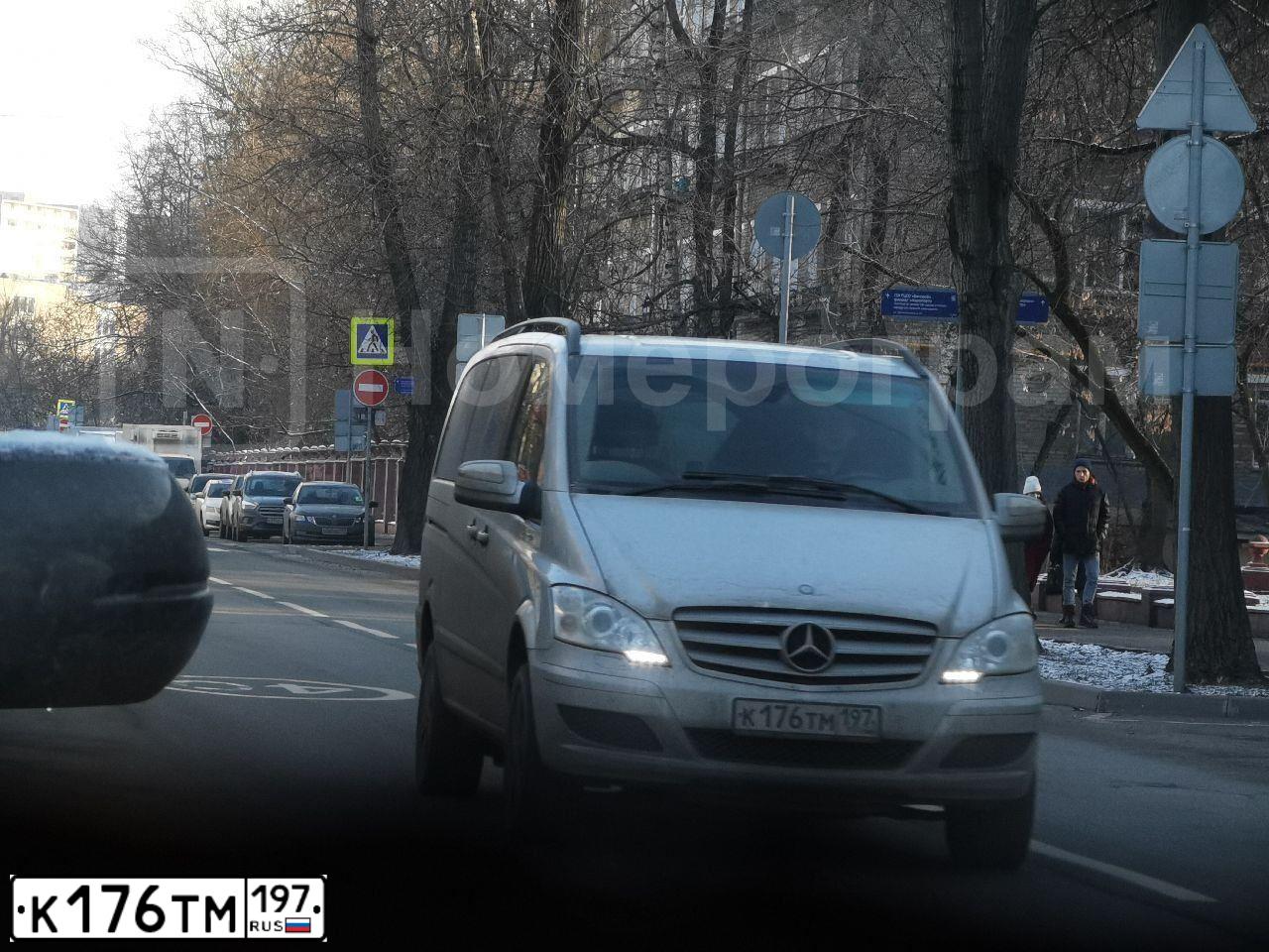 Фото автомобиля MERCEDES-BENZ VIANO, 2012 — госномер К185ВМ797. Цвет: СЕРЕБРИСТЫЙ