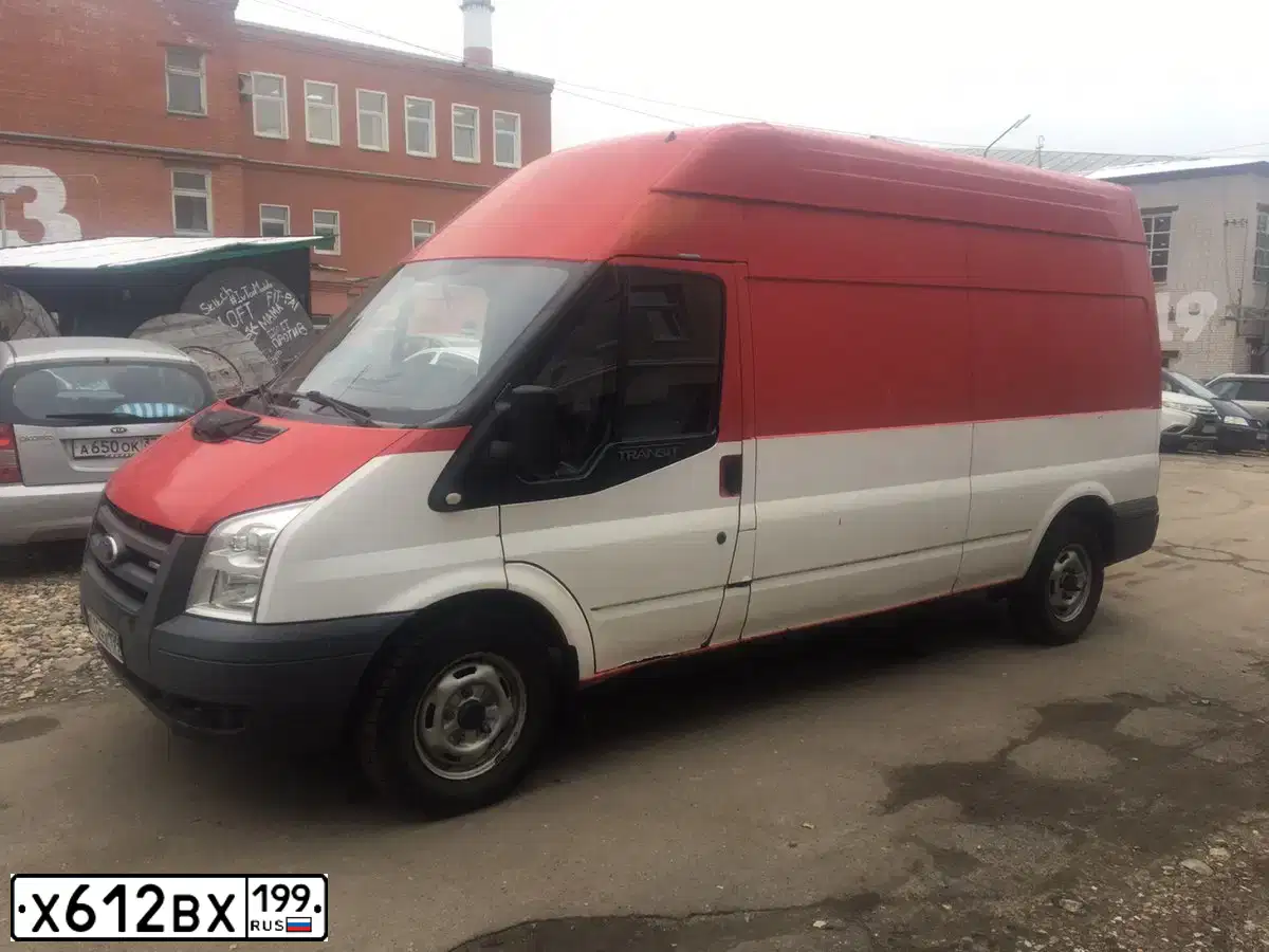 Фото автомобиля FORD TRANSIT, 2008 — госномер Х612ВХ199. Цвет: КРАСНЫЙ