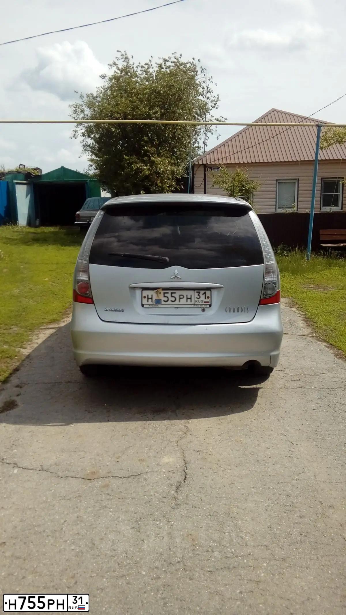 Фото автомобиля MITSUBISHI GRANDIS, 2007 — госномер Н755РН31. Цвет: Серебристый