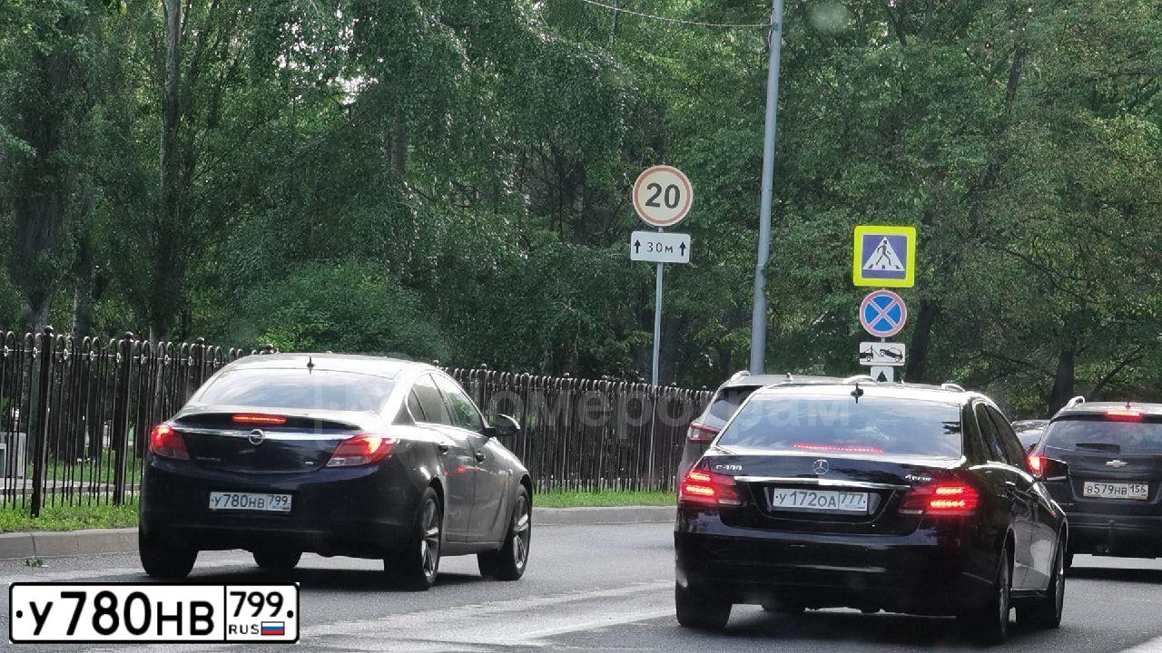 Фото автомобиля OPEL INSIGNIA, 2013 — госномер Р319МС82. Цвет: ЛИЛОВЫЙ
