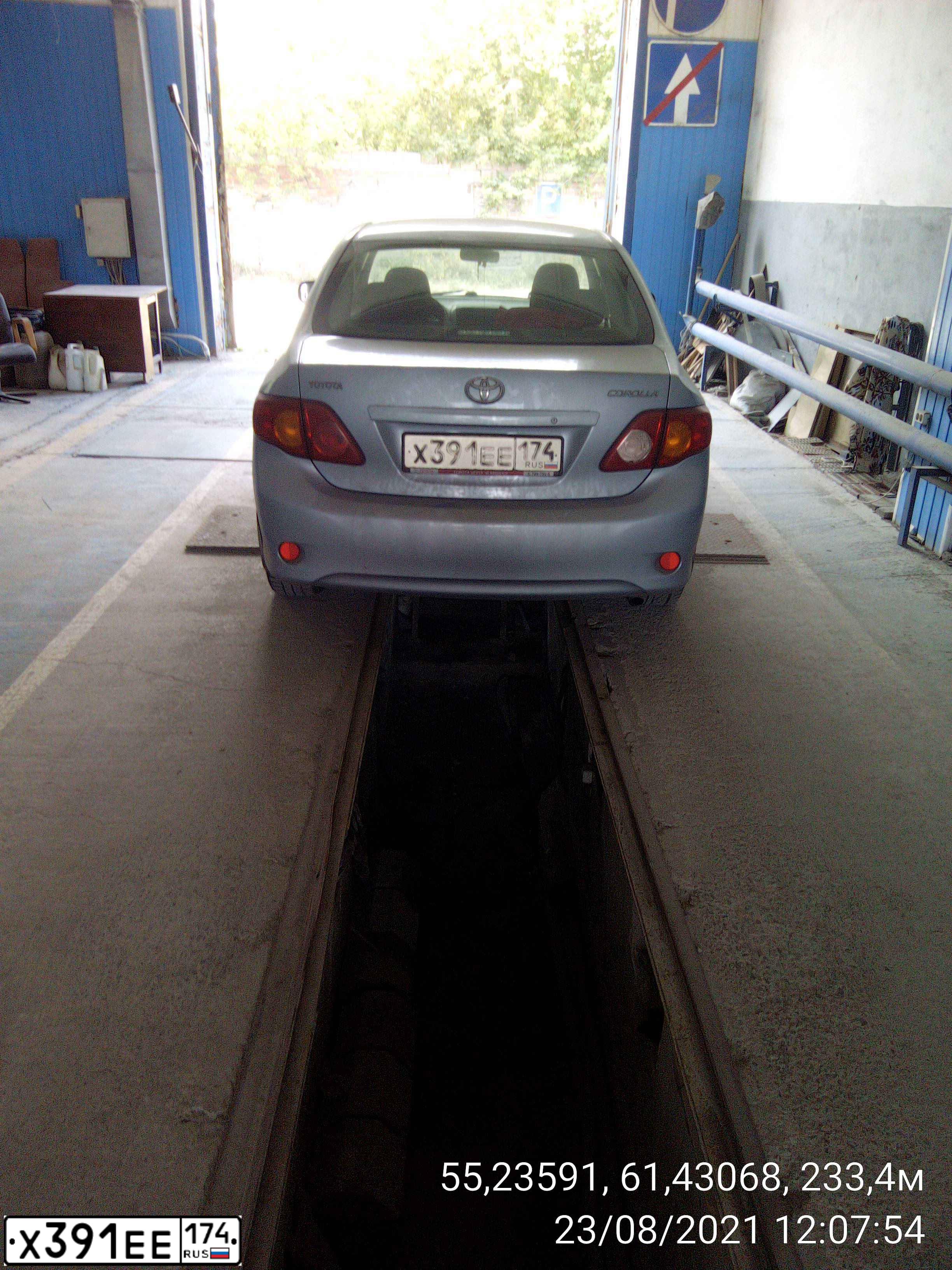 Фото автомобиля TOYOTA COROLLA, 2008 — госномер Х757ВО774. Цвет: СВЕТЛО-ГОЛУБОЙ