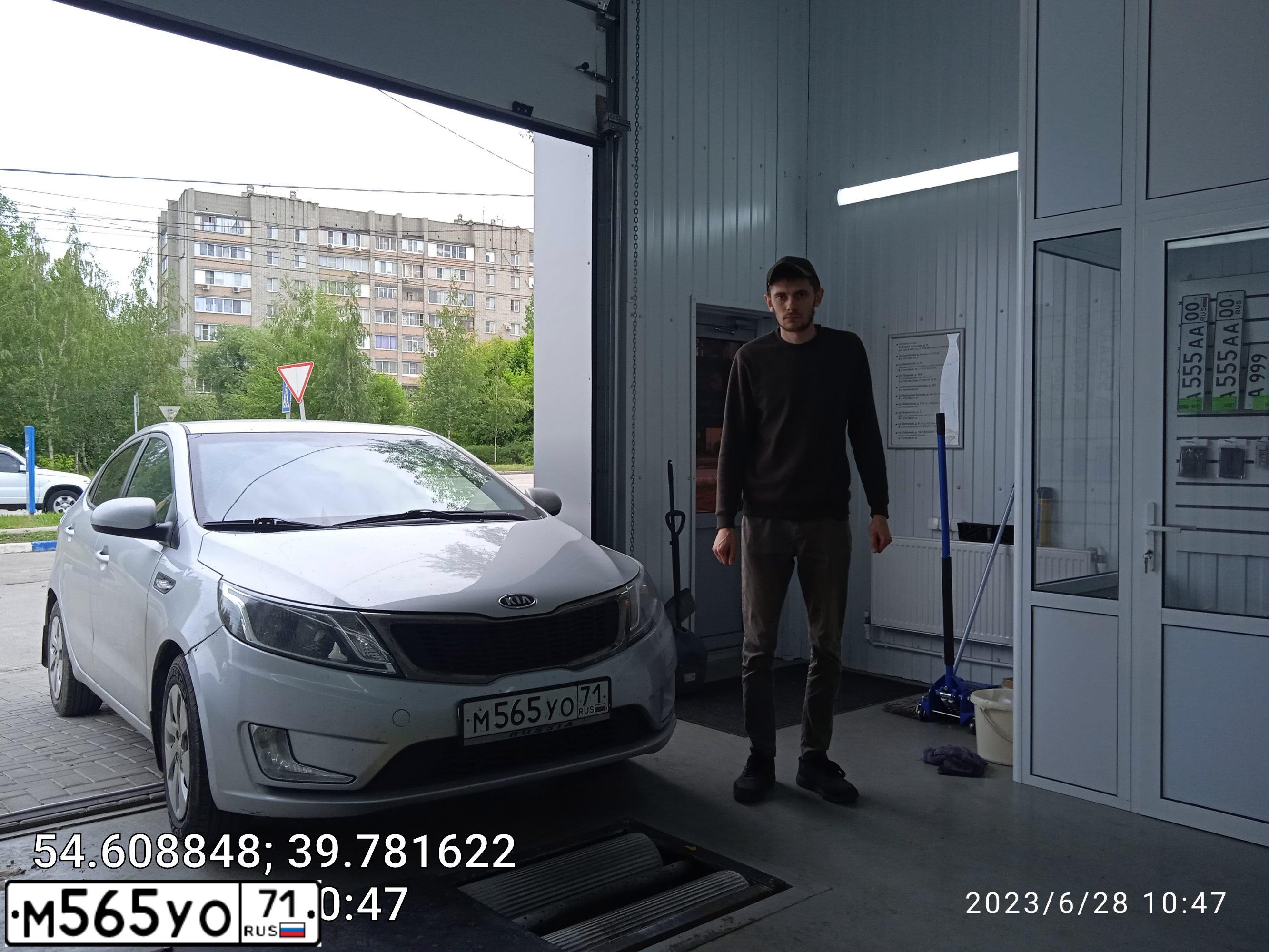 Фото автомобиля KIA RIO, 2012 — госномер Т467НО761. Цвет: СЕРЕБРИСТЫЙ