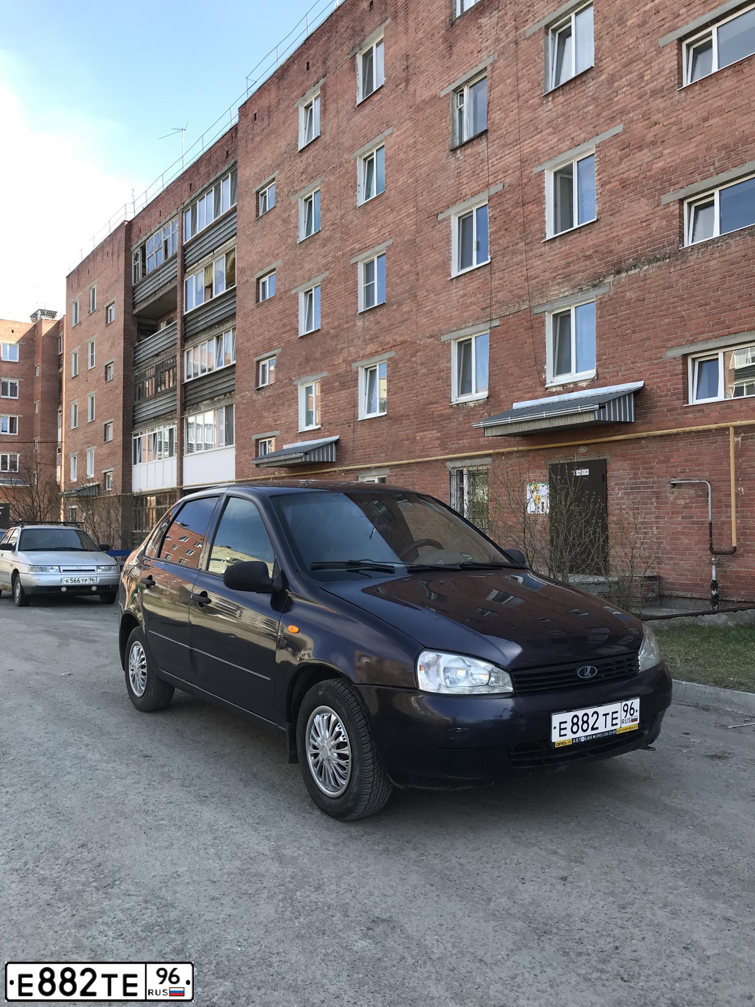 Фото автомобиля LADA 1118 KALINA, 2007 — госномер Е882ТЕ96. Цвет: СИНЕ-ФИОЛЕТОВЫЙ