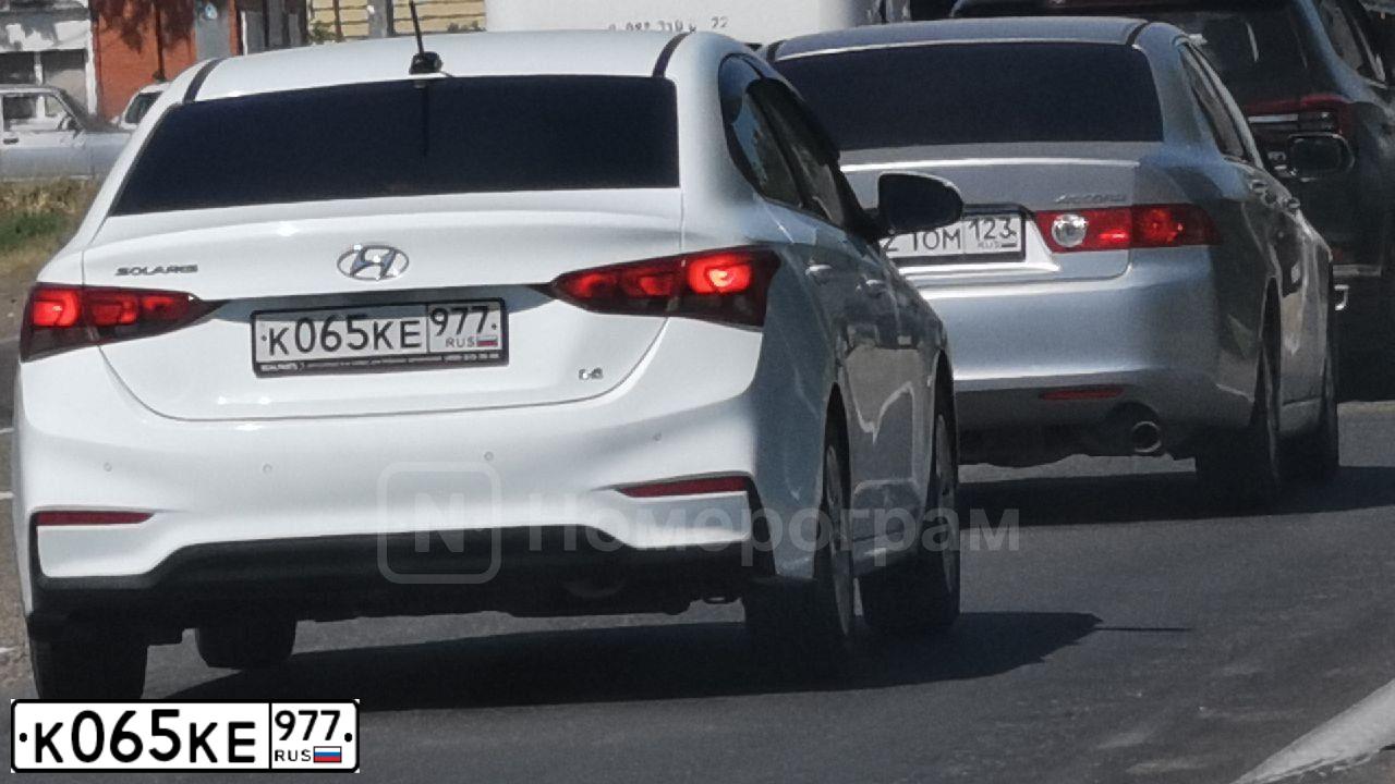 Фото автомобиля HYUNDAI SOLARIS, 2018 — госномер К065КЕ977. Цвет: Белый