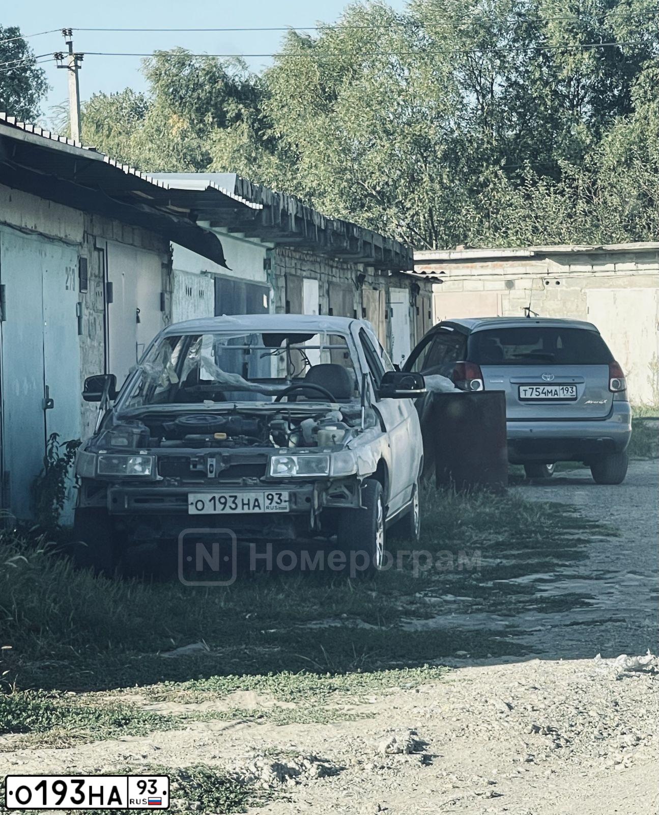 Фото автомобиля LADA 2110, 1999 — госномер В884НА193. Цвет: Золотисто-коричневый