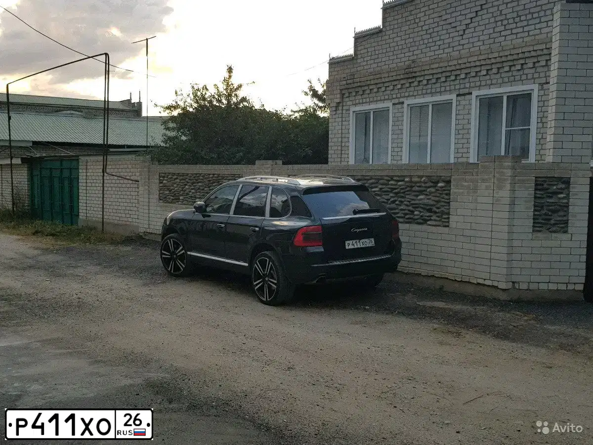 Фото автомобиля PORSCHE CAYENNE, 2005 — госномер В998КО09. Цвет: ЧЕРНЫЙ