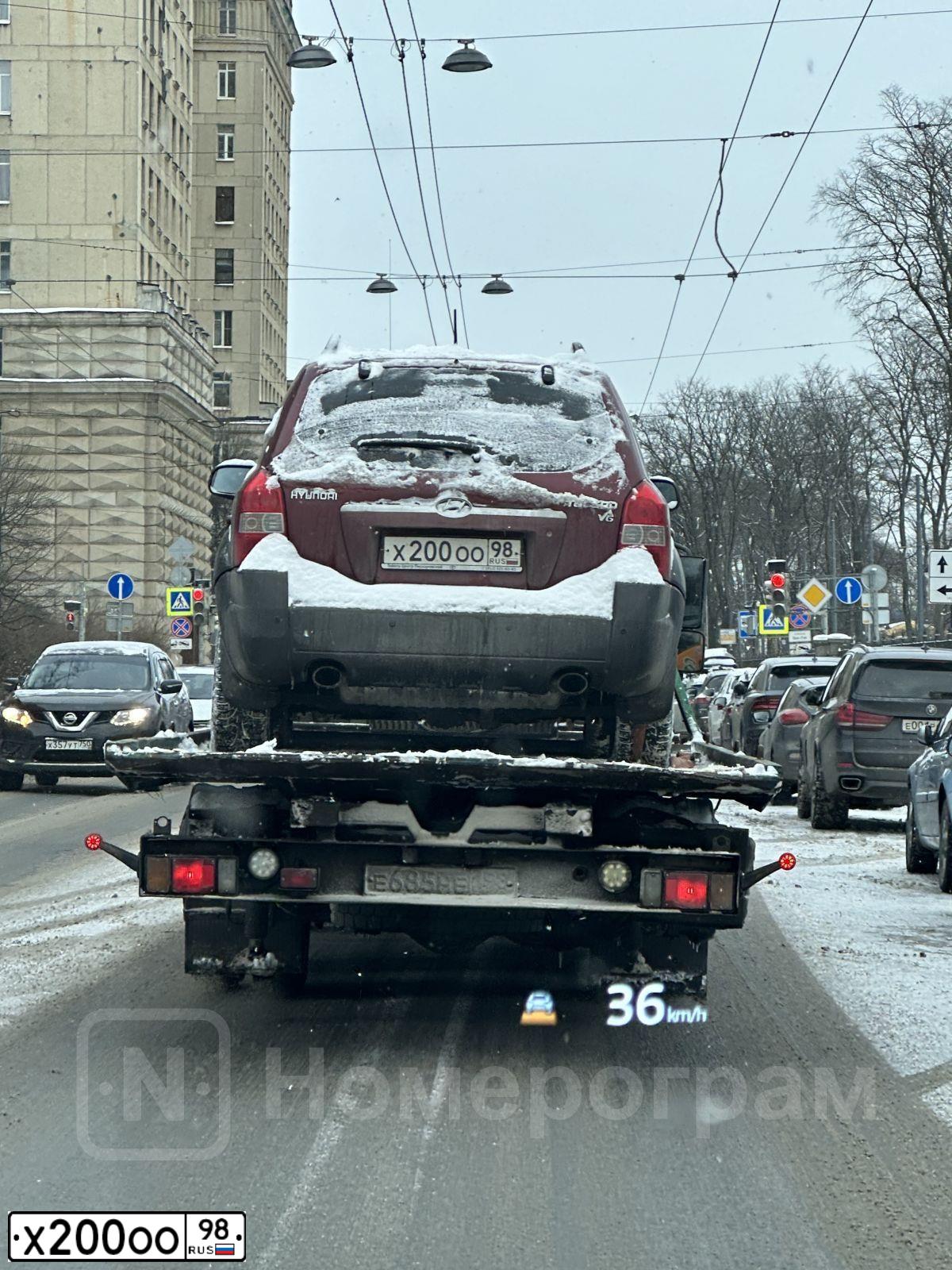 Фото автомобиля HYUNDAI TUCSON, 2005 — госномер Х200ОО98. Цвет: ВИШНЕВЫЙ
