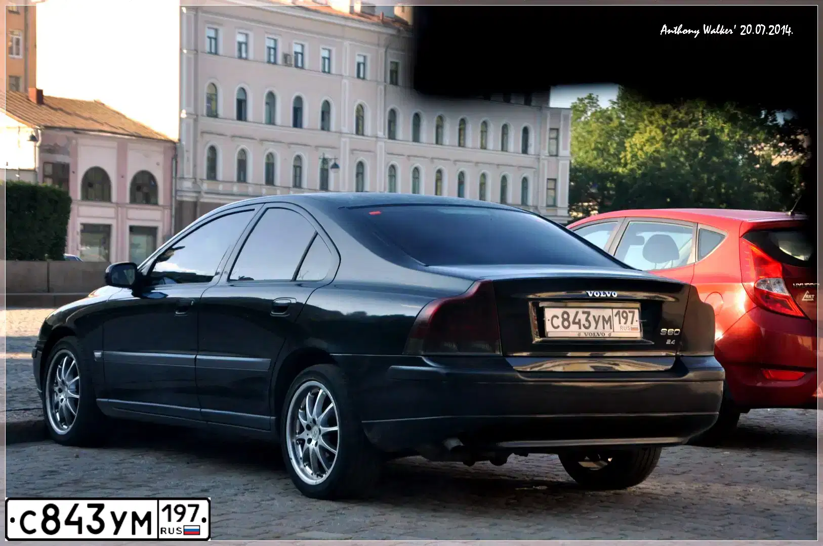 Фото автомобиля VOLVO S60, 2001 — госномер Р048НН67. Цвет: ЧЕРНЫЙ