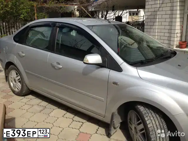 Фото автомобиля FORD FOCUS, 2007 — госномер Е393ЕР123. Цвет: Серебристый