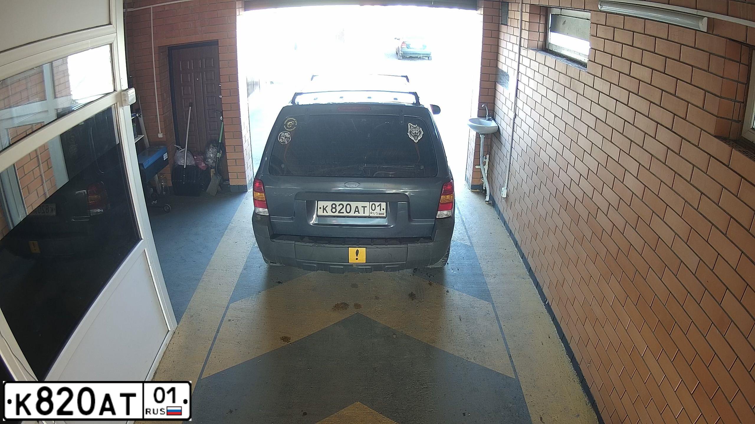 Фото автомобиля FORD ESCAPE, 2004 — госномер К820АТ01. Цвет: СЕРО-ГОЛУБОЙ