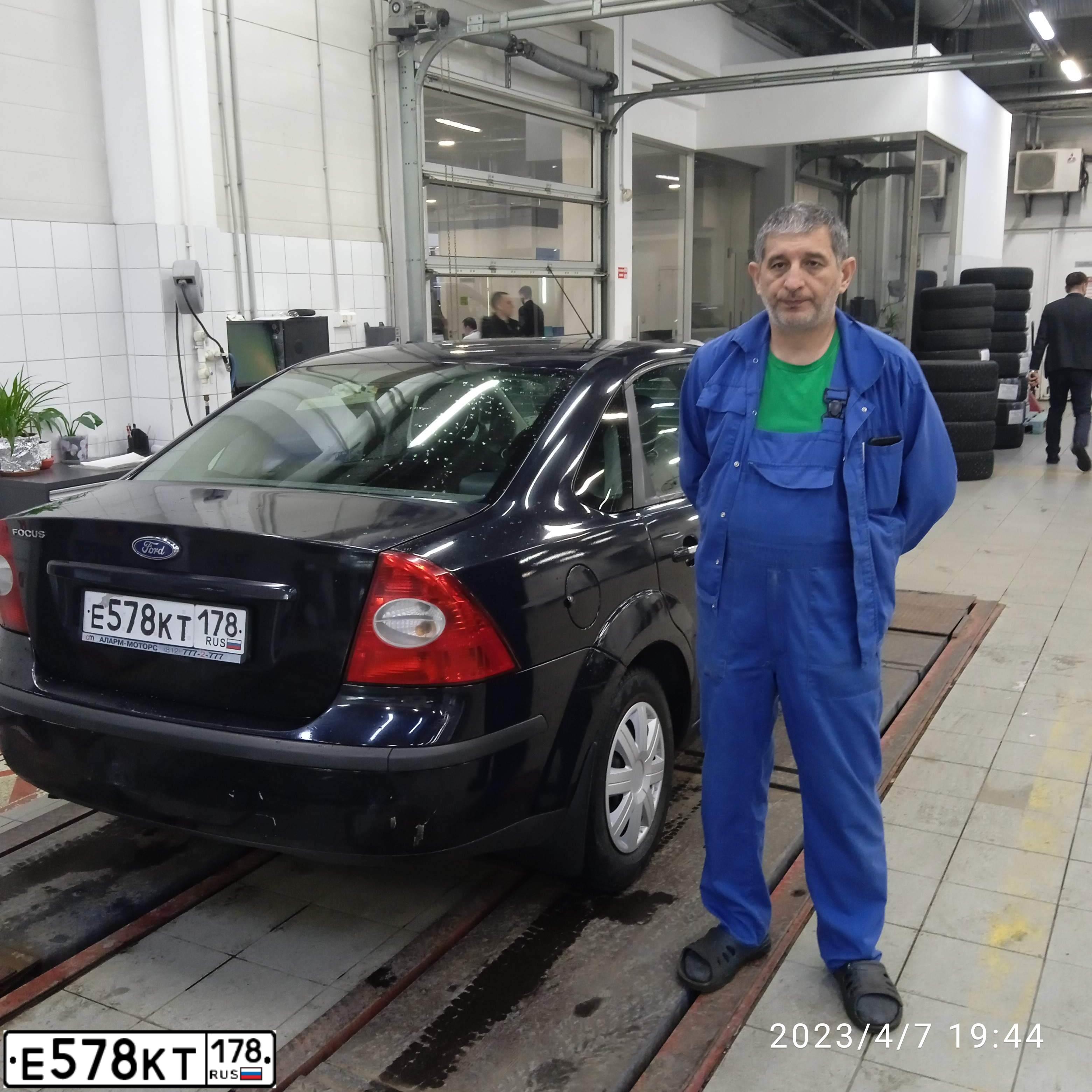 Фото автомобиля FORD FOCUS, 2007 — госномер Е202УА95. Цвет: ТЕМНО- СИНИЙ