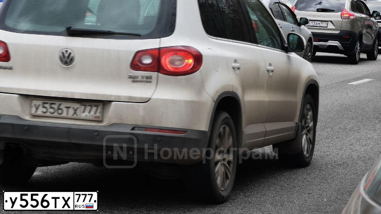 Фото автомобиля VOLKSWAGEN TIGUAN, 2010 — госномер С293АА50. Цвет: Белый