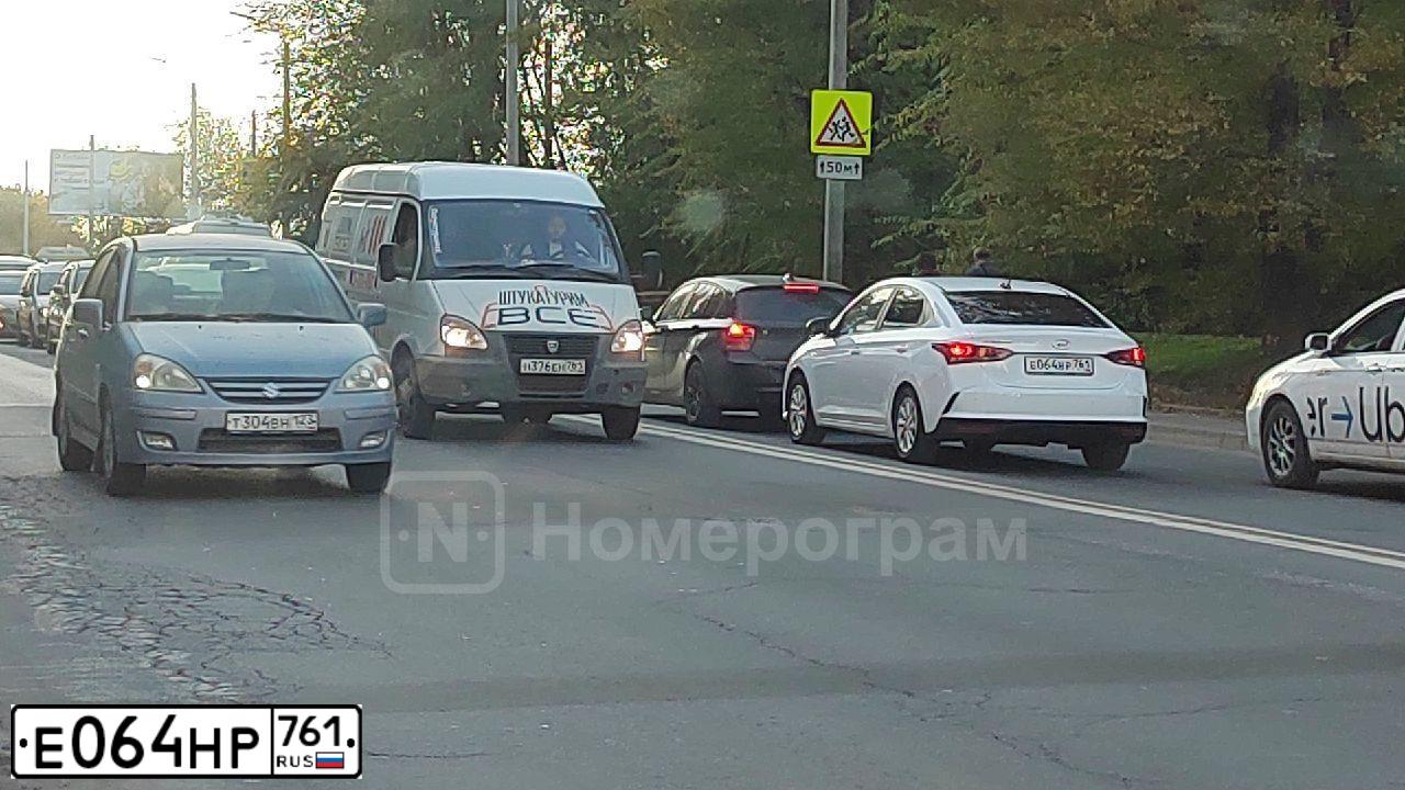 Фото автомобиля BMW 330I, 2019 — госномер Е064НР761. Цвет: Белый