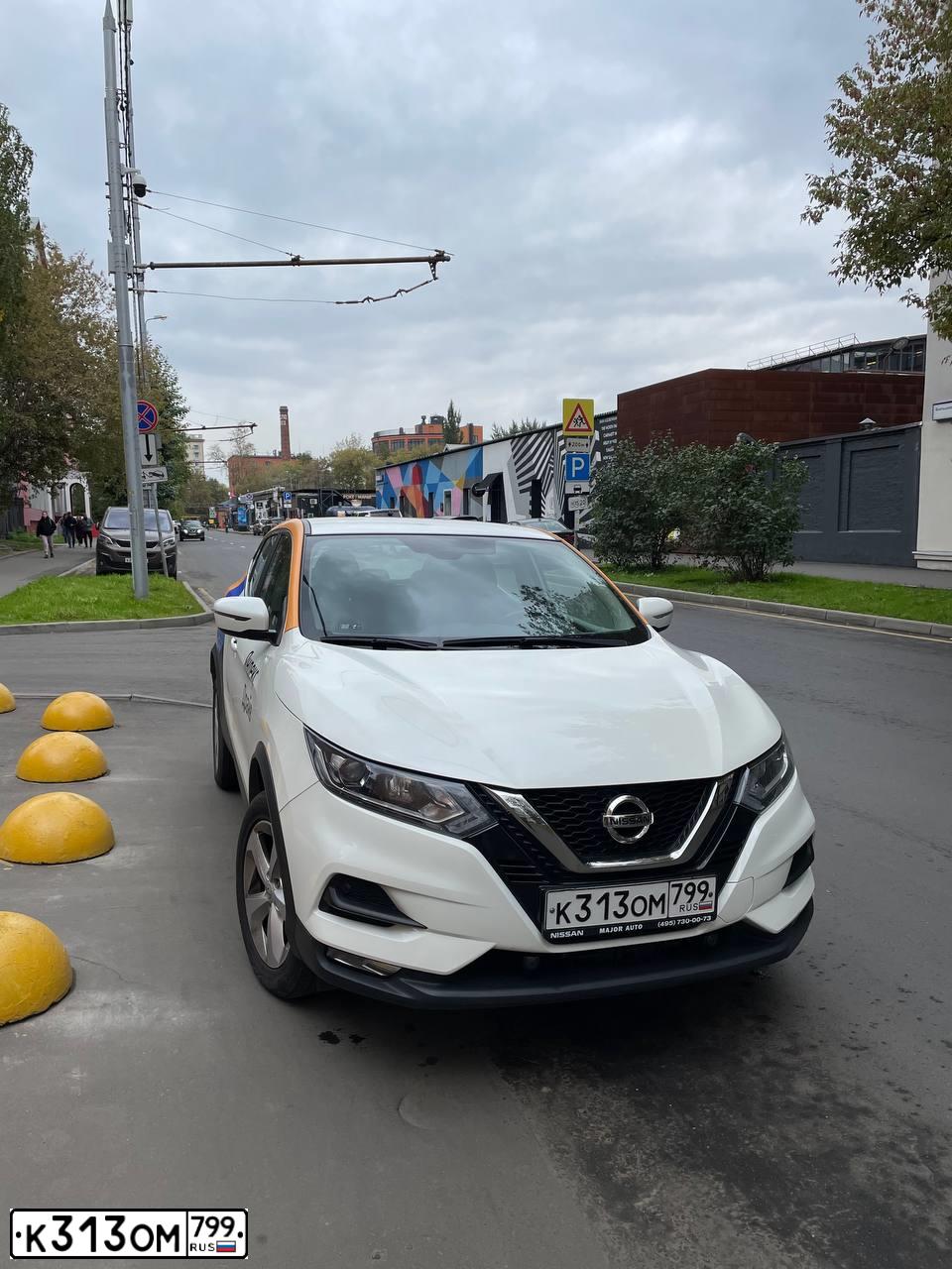 Фото автомобиля NISSAN QASHQAI, 2019 — госномер Х606МХ45. Цвет: БЕЛЫЙ