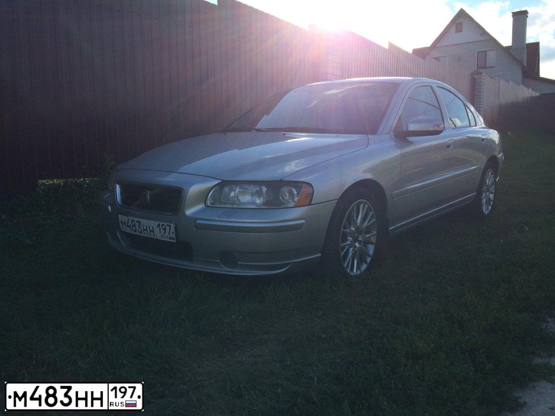 Фото автомобиля VOLVO S60, 2007 — госномер В249ОА750. Цвет: Серый