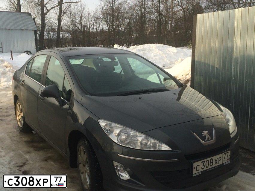 Фото автомобиля MITSUBISHI SPACE GEAR, 1998 — госномер С308ХР77. Цвет: синий