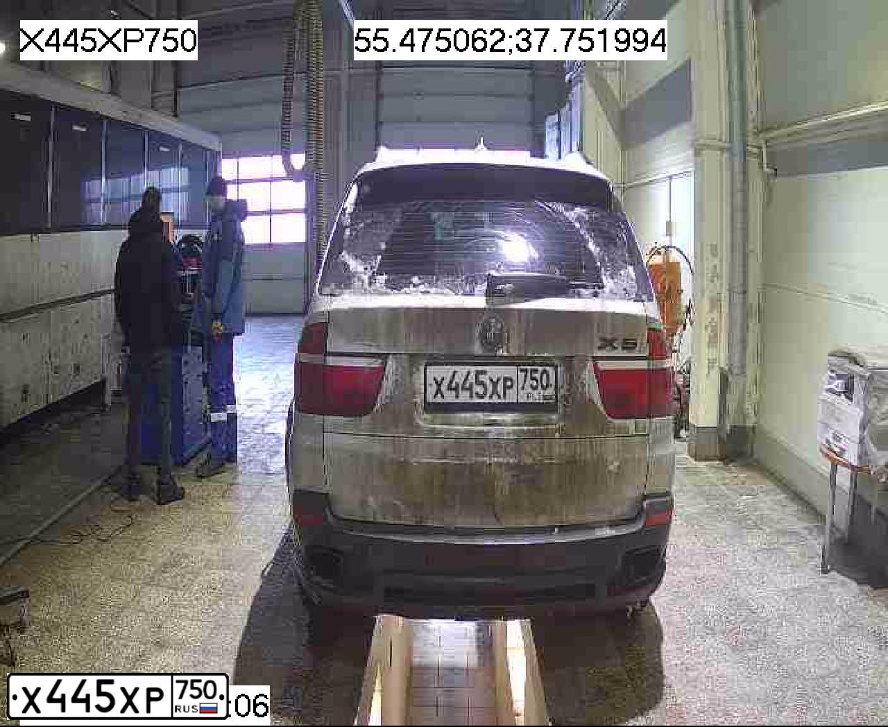 Фото автомобиля BMW X5, 2007 — госномер К656ОА790. Цвет: Серебристый