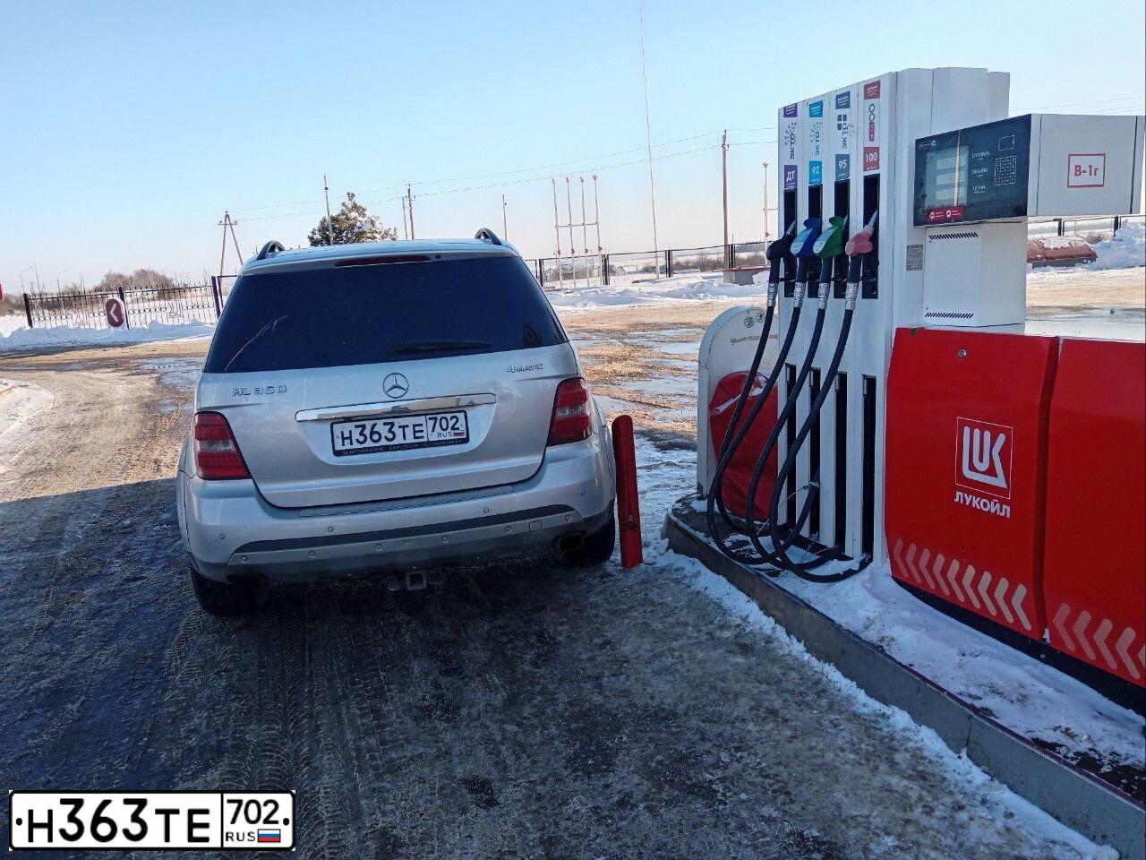 Фото автомобиля MERCEDES M-KLASSE, 2005 — госномер Н363ТЕ702. Цвет: СЕРЫЙ