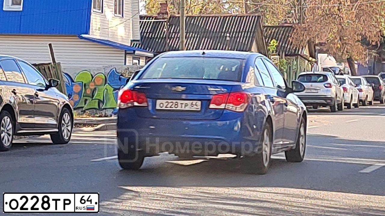 Фото автомобиля LADA 2107, 2008 — госномер О228ТР64. Цвет: ЯРКО БЕЛЫЙ