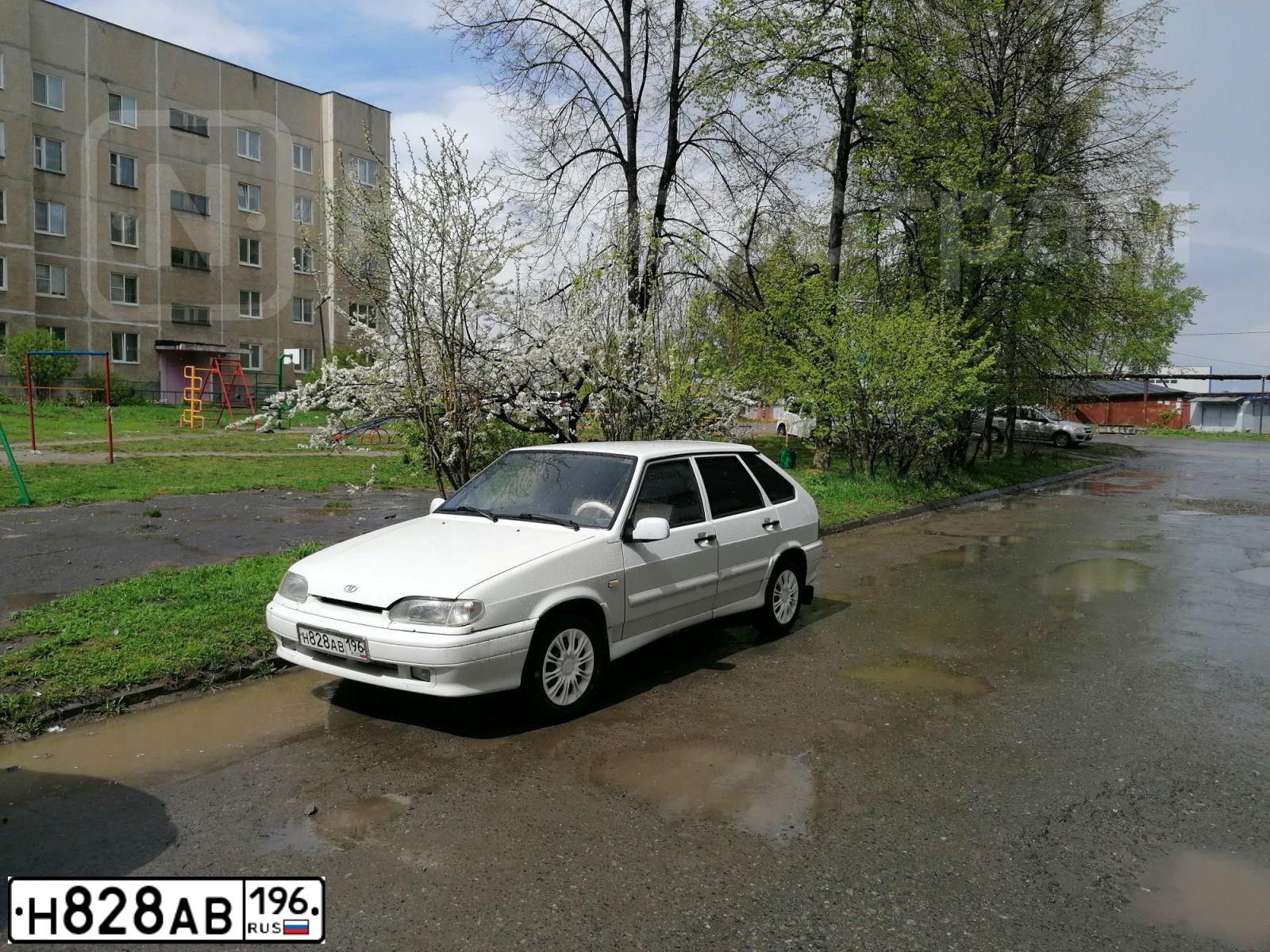 Фото автомобиля LADA 2114 SAMARA, 2014 — госномер А669ОТ196. Цвет: Белый