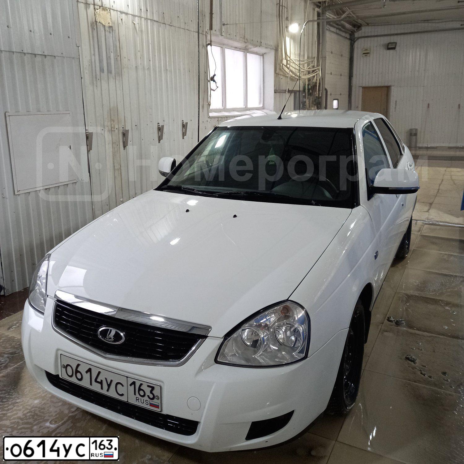 Фото автомобиля LADA 2172 PRIORA, 2011 — госномер Е187РМ156. Цвет: Белый