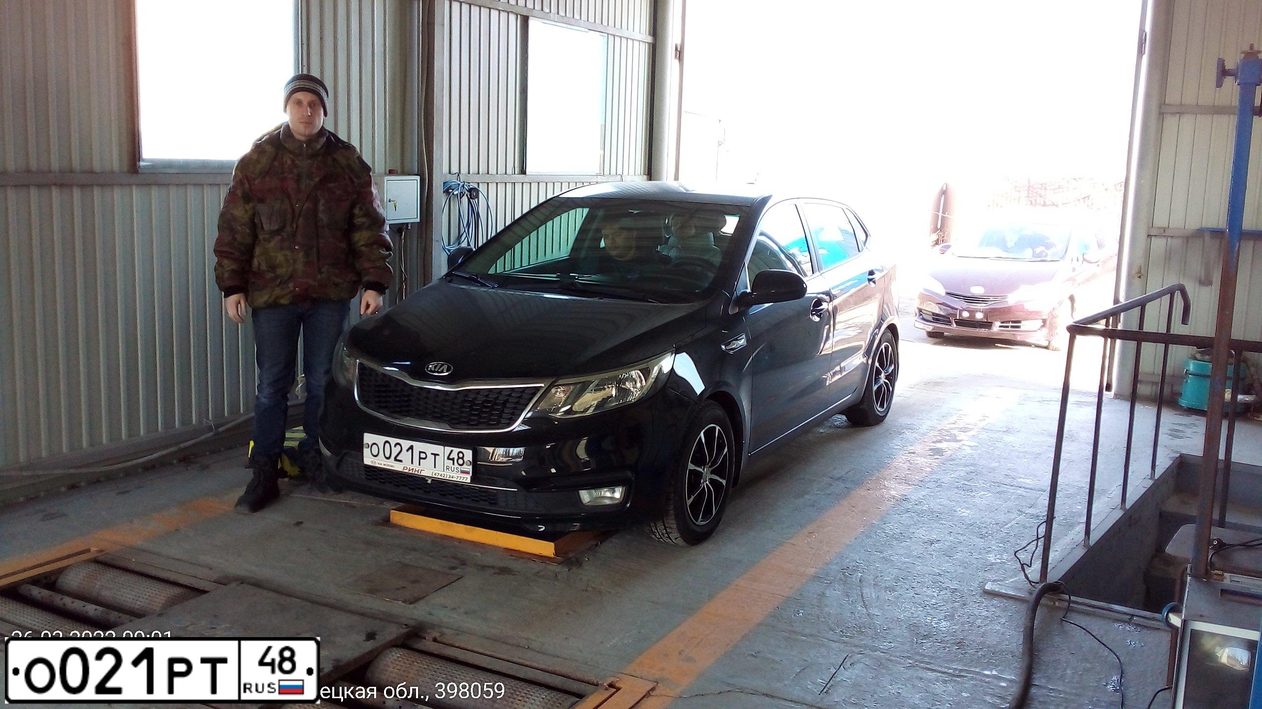 Фото автомобиля KIA RIO, 2017 — госномер У430СН48. Цвет: ЧЕРНЫЙ