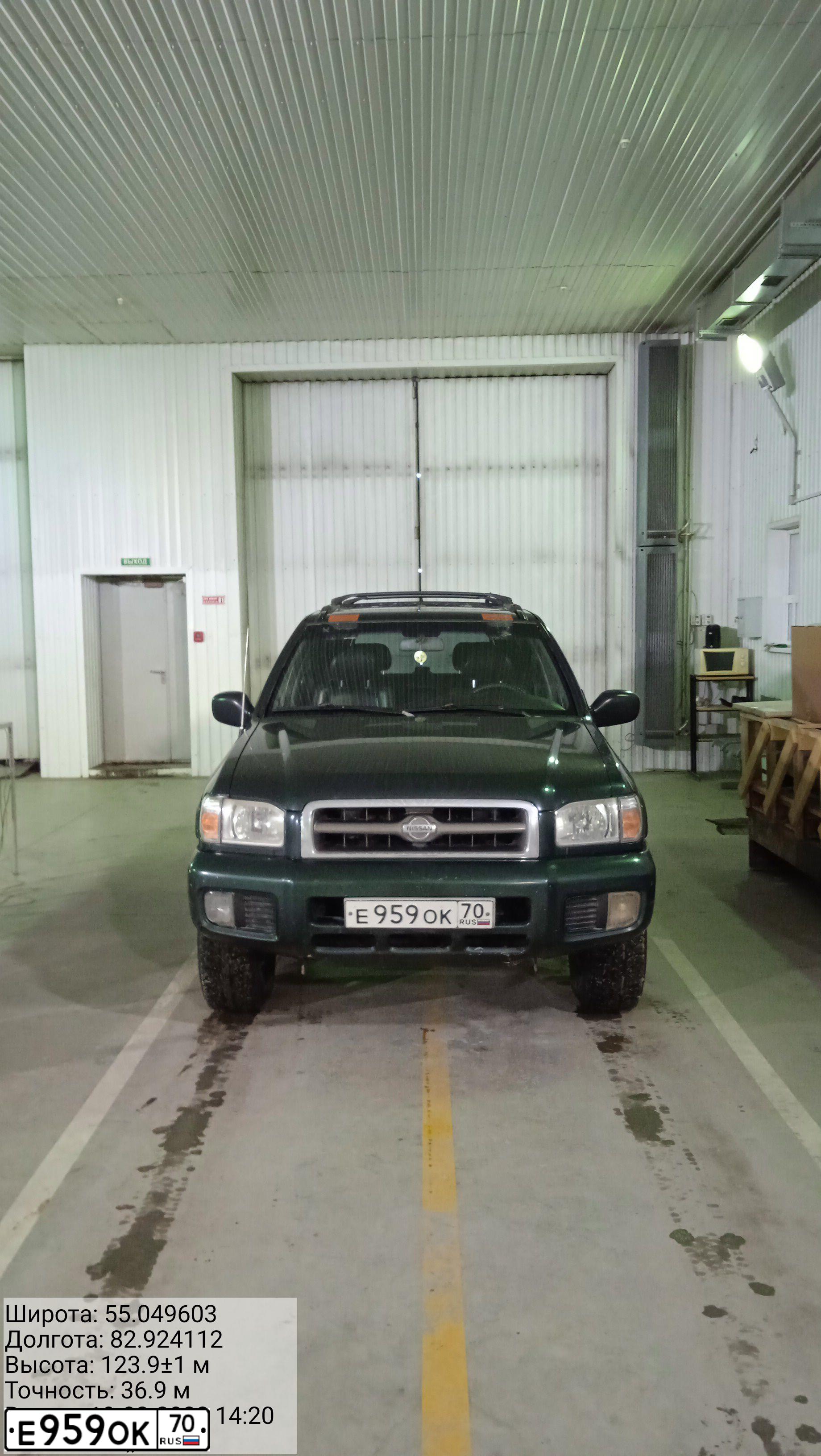Фото автомобиля NISSAN PATHFINDER, 2001 — госномер Р524ХМ154. Цвет: ЗЕЛЕНЫЙ