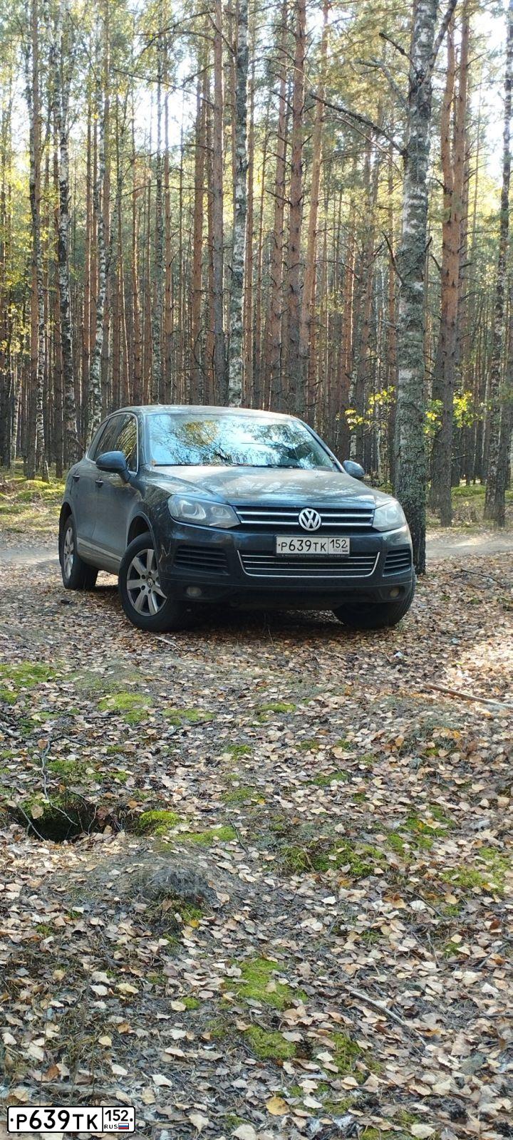 Фото автомобиля VOLKSWAGEN TOUAREG, 2012 — госномер Н850НН52. Цвет: ЧЕРНЫЙ