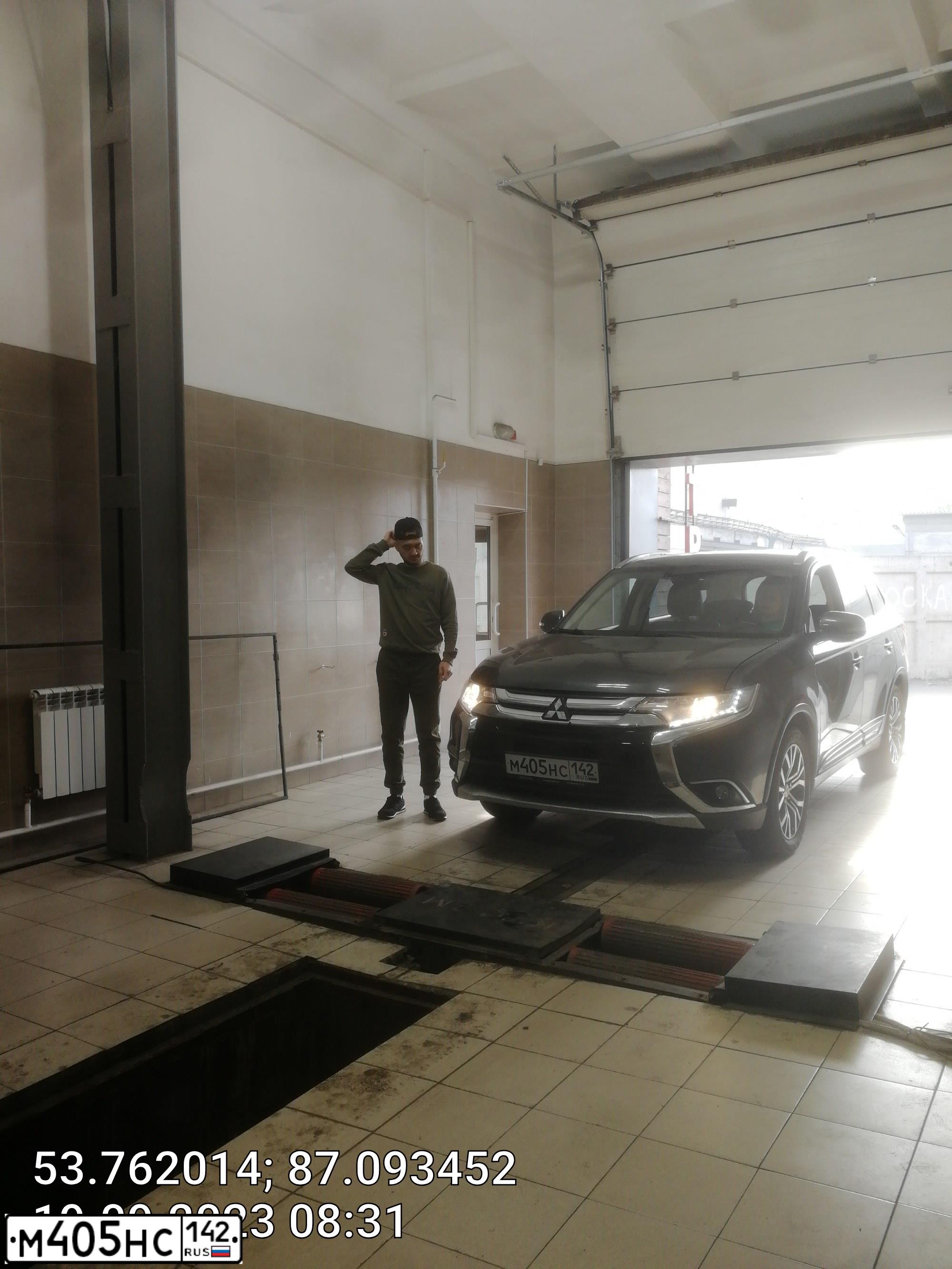 Фото автомобиля MITSUBISHI OUTLANDER, 2015 — госномер Н316НТ142. Цвет: СЕРЫЙ