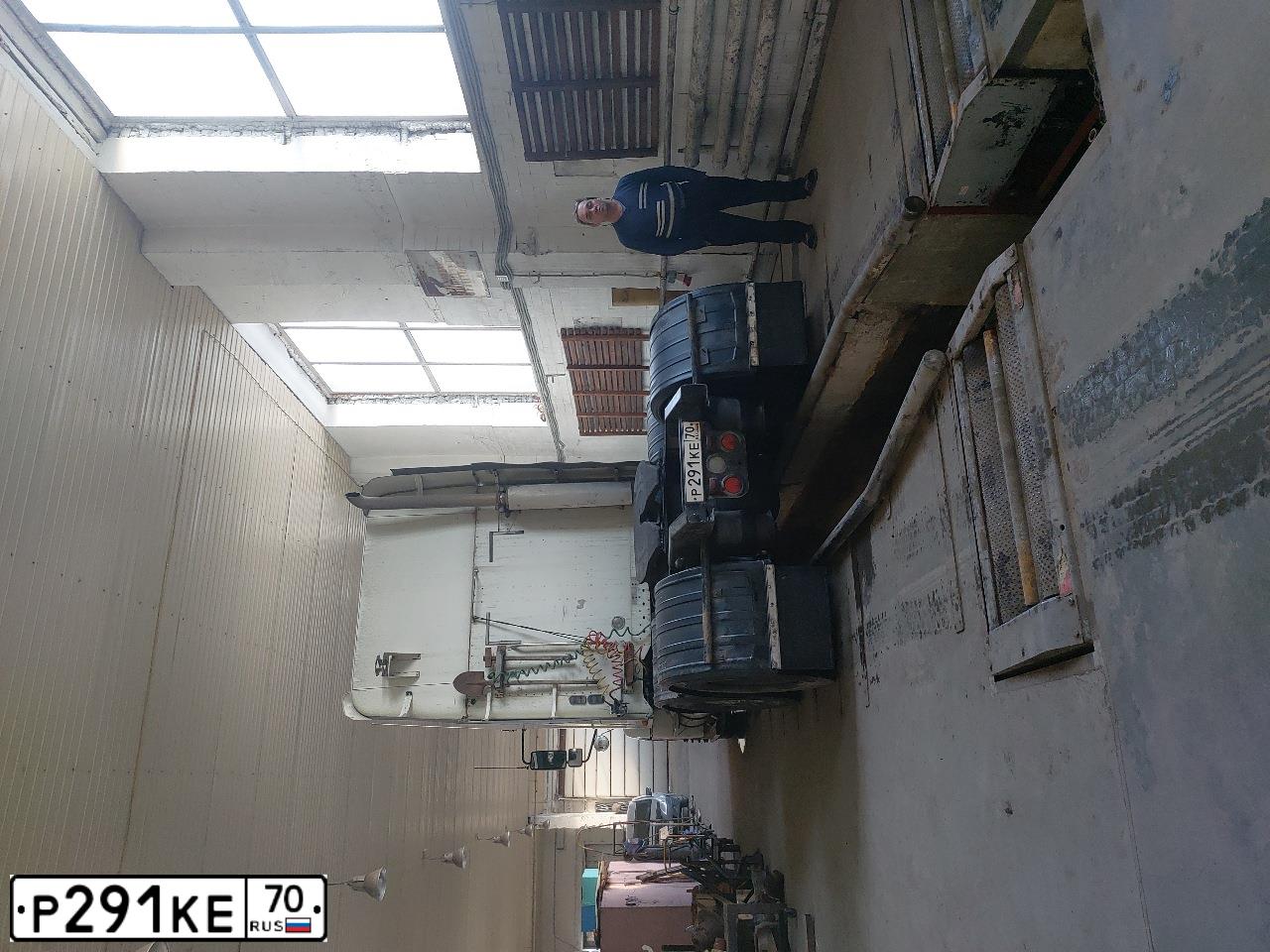Фото автомобиля FREIGHTLINER COLUMBIA, 2003 — госномер Р291КЕ70. Цвет: Белый