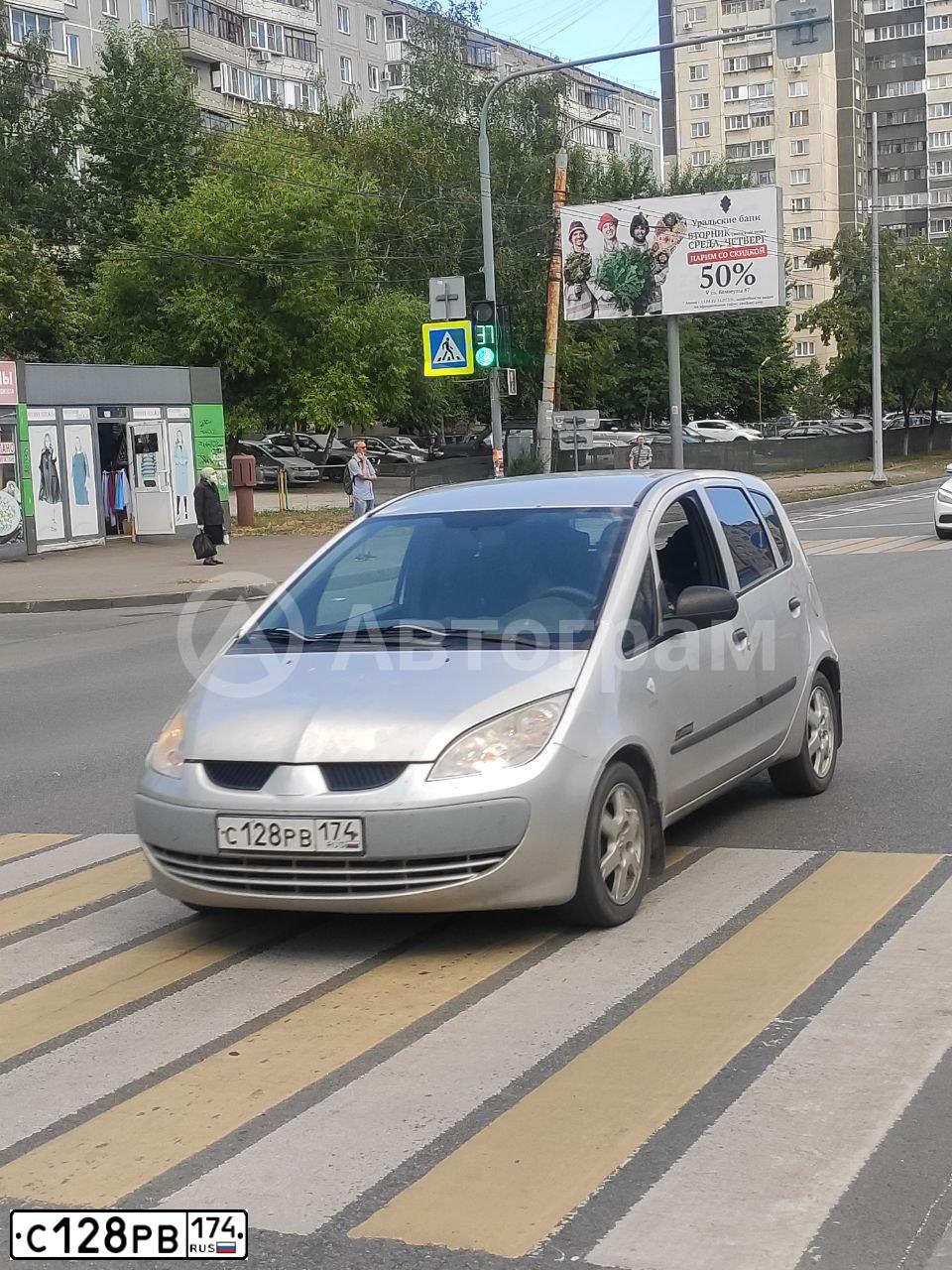 Фото автомобиля MITSUBISHI COLT, 2007 — госномер С128РВ174. Цвет: серебристый