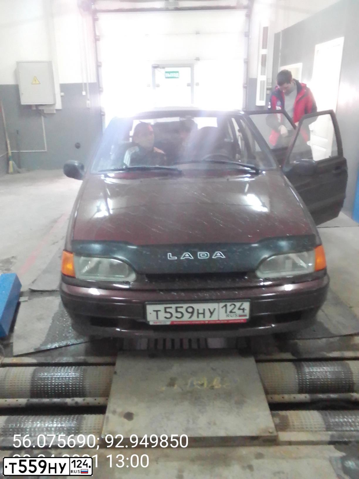 Фото автомобиля LADA 2114 SAMARA, 2012 — госномер У555ЕУ124. Цвет: ТЕМНО-ВИШНЕВЫЙ