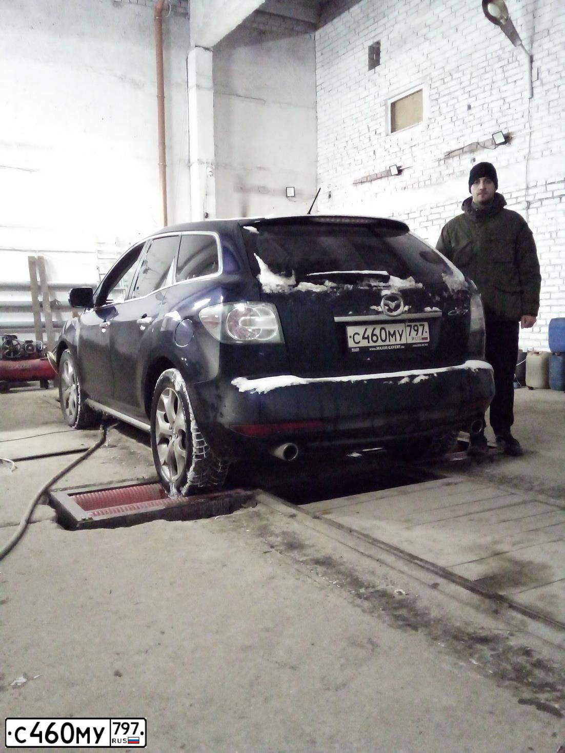 Фото автомобиля MAZDA CX-7, 2011 — госномер Х070СТ197. Цвет: СИНИЙ ТЕМНЫЙ