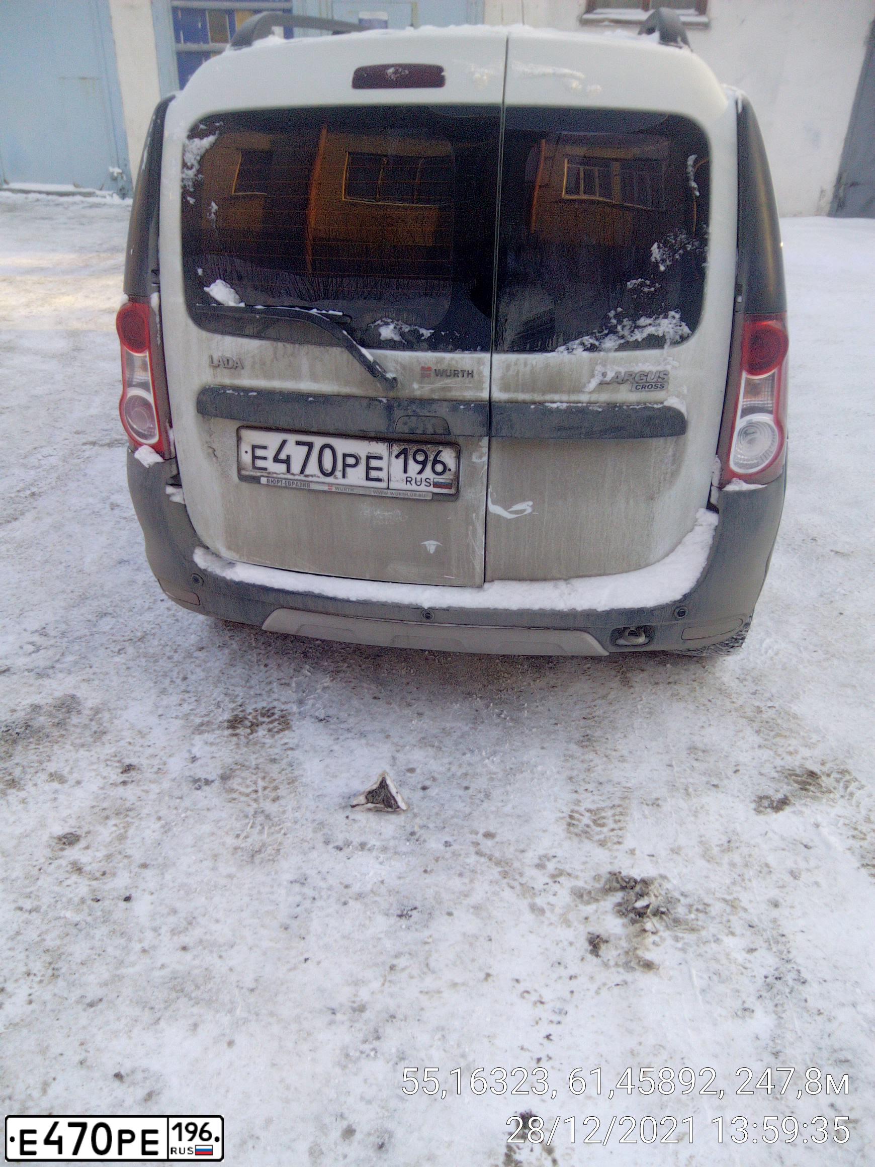 Фото автомобиля LADA LARGUS, 2016 — госномер Е470РЕ196. Цвет: БЕЛЫЙ