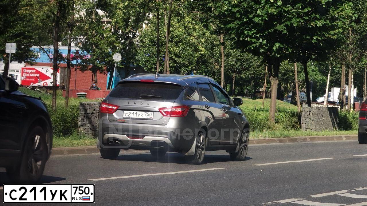 Фото автомобиля LADA VESTA, 2019 — госномер С211УК750. Цвет: Серый