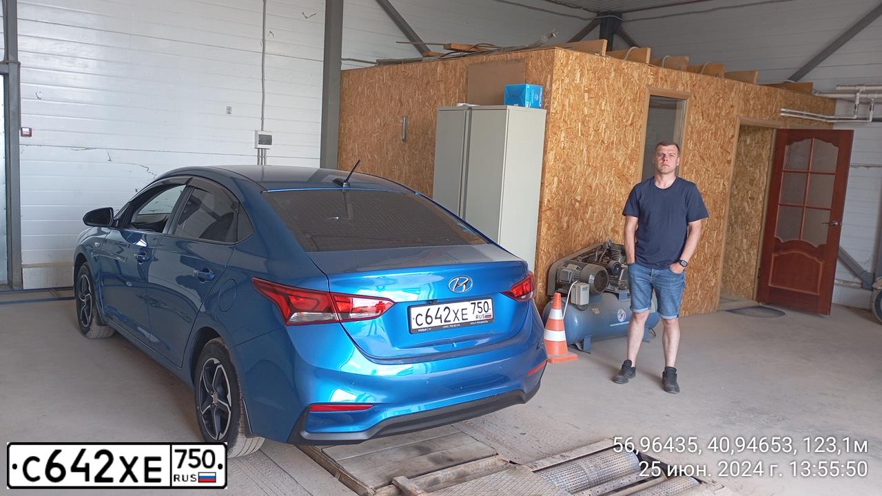 Фото автомобиля HYUNDAI SOLARIS, 2018 — госномер С642ХЕ750. Цвет: синий