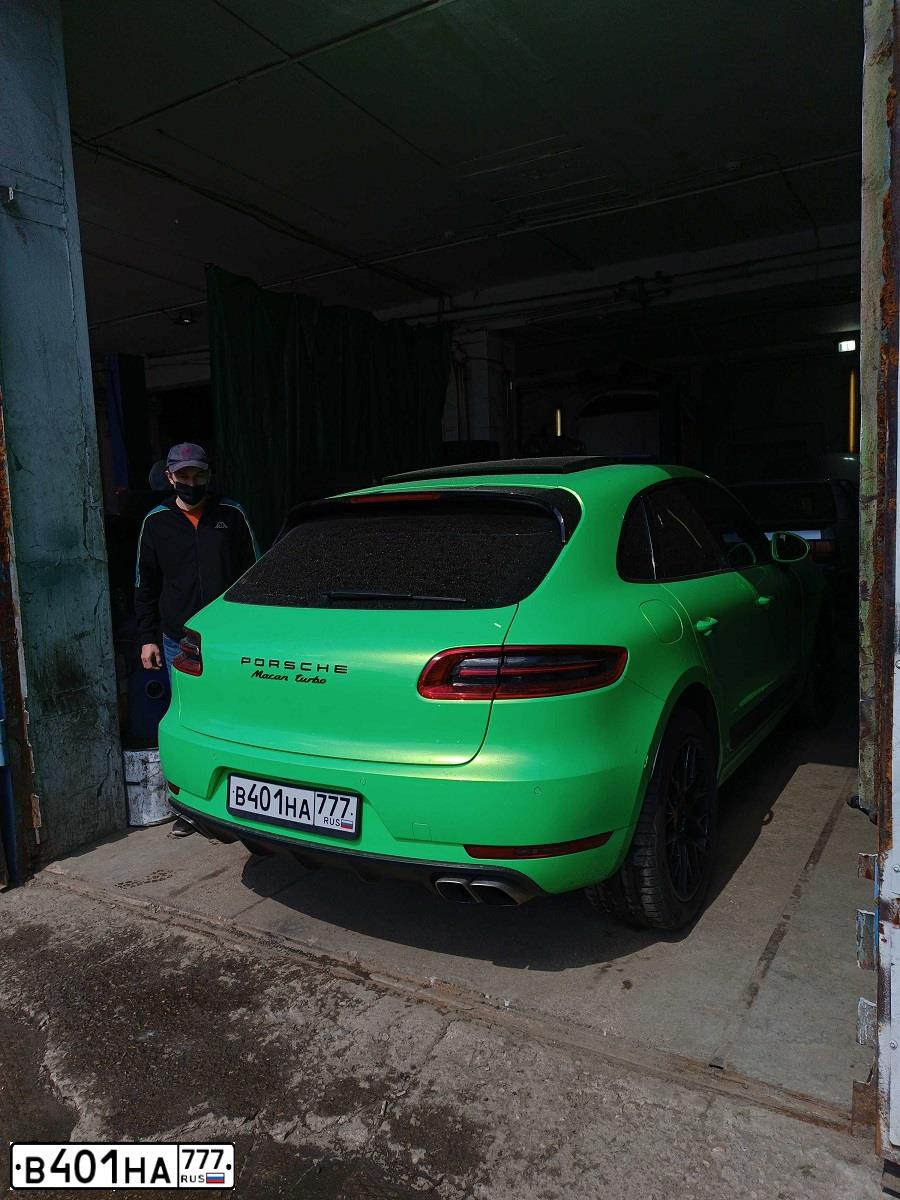 Фото автомобиля PORSCHE MACAN, 2014 — госномер В401НА777. Цвет: ЗЕЛЕНЫЙ