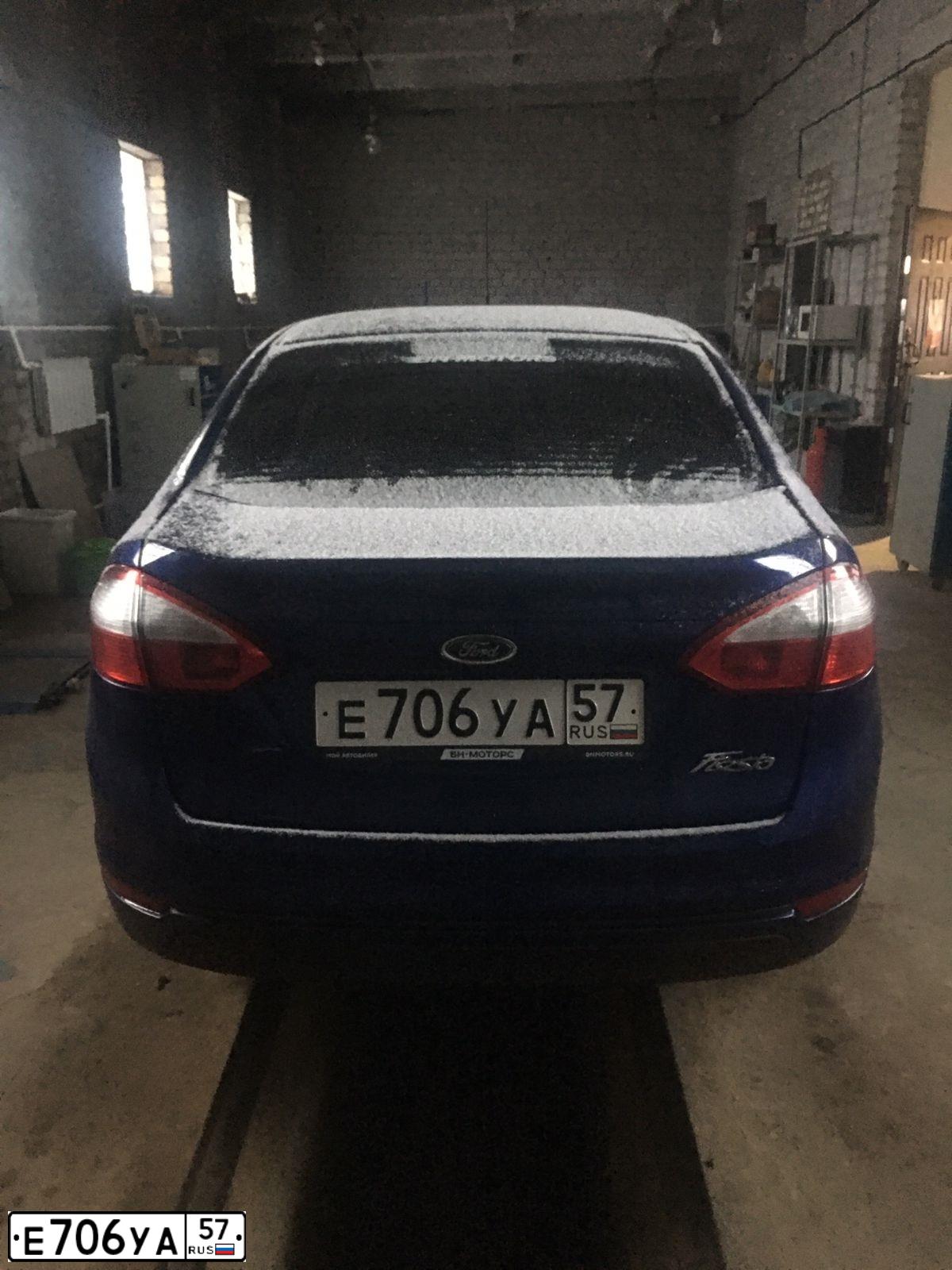Фото автомобиля FORD FIESTA / ASPIRE, 2016 — госномер С615ЕЕ40. Цвет: синий