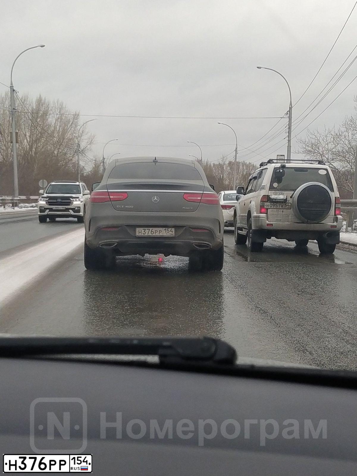 Фото автомобиля MERCEDES-BENZ GLE400, 2019 — госномер Р938РЕ154. Цвет: СЕРЫЙ