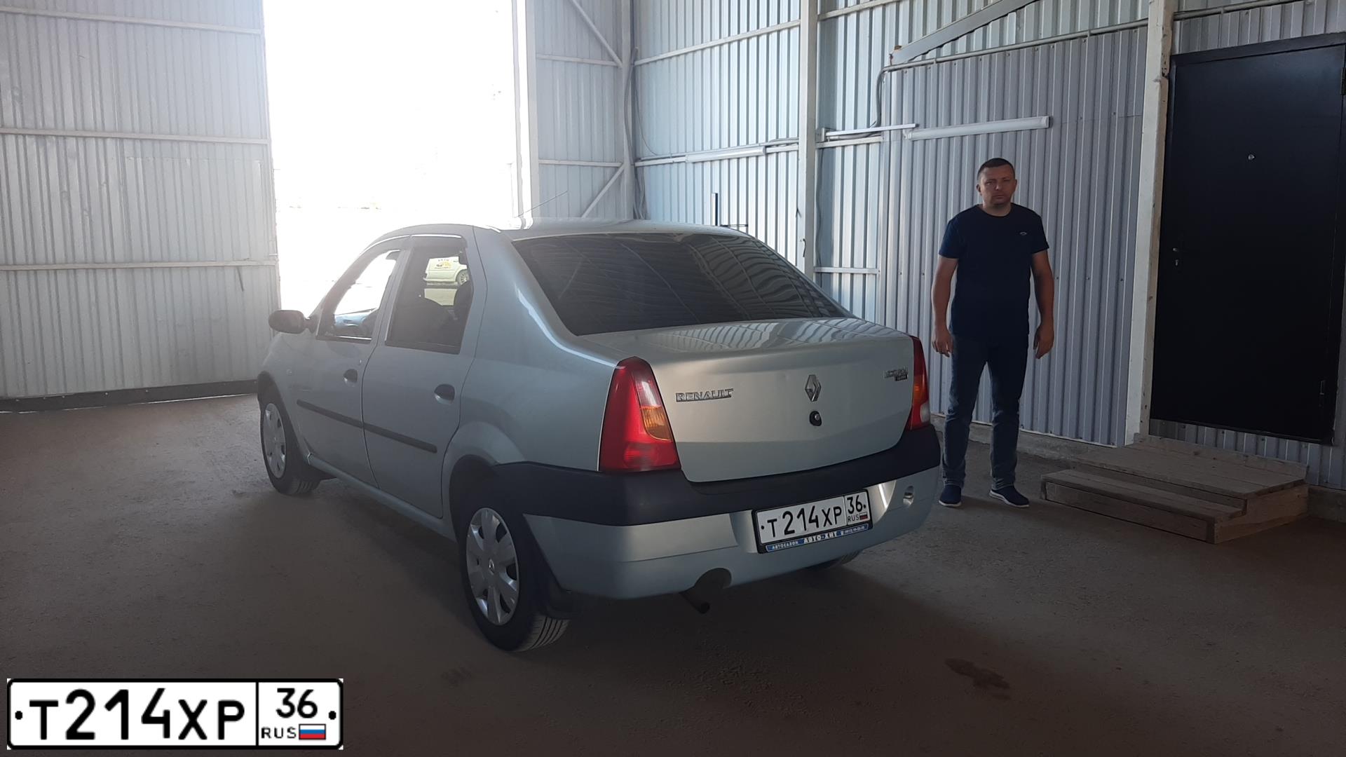 Фото автомобиля RENAULT LOGAN, 2008 — госномер М747ЕУ761. Цвет: СЕРЫЙ