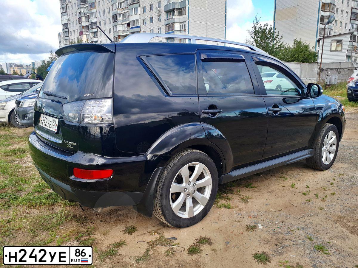 Фото автомобиля MITSUBISHI OUTLANDER, 2010 — госномер С557МХ70. Цвет: ЧЕРНЫЙ