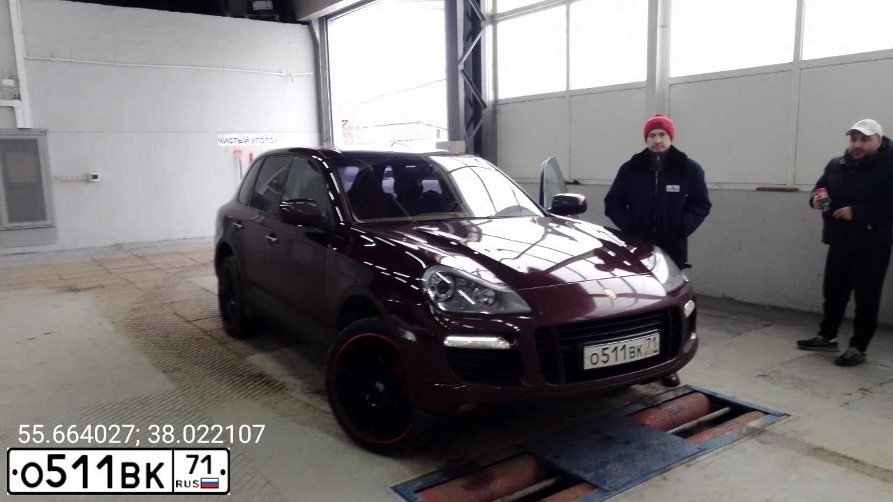 Фото автомобиля PORSCHE CAYENNE, 2008 — госномер К500ВК190. Цвет: Красный