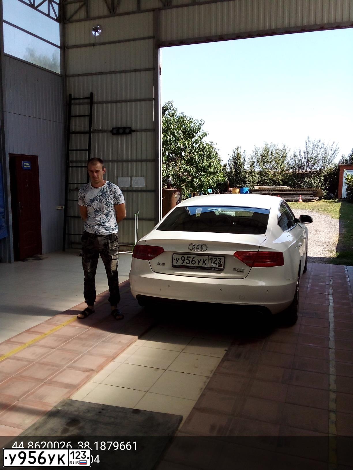 Фото автомобиля AUDI A5, 2009 — госномер Е222ЕН193. Цвет: Белый